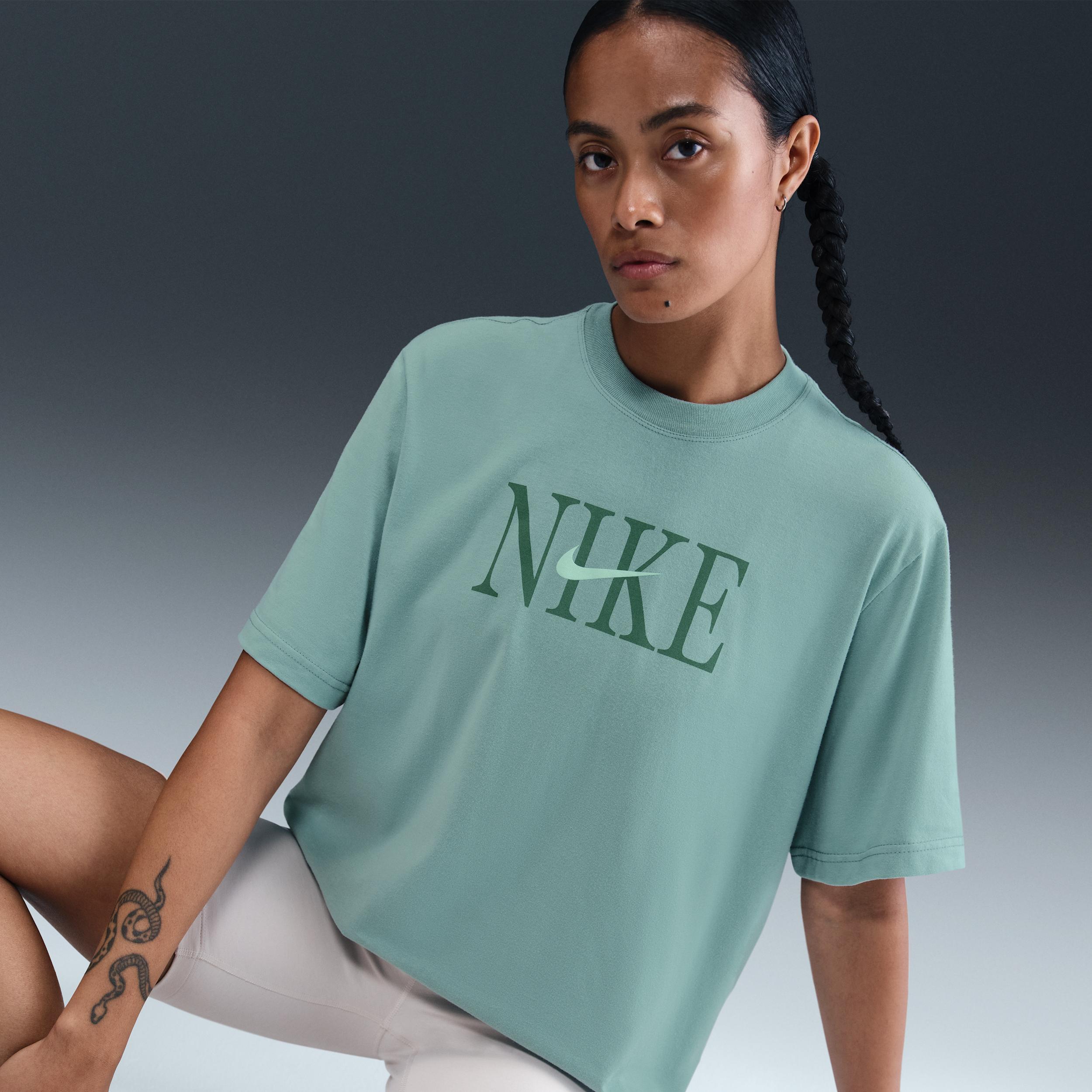 Nike Sportswear Essential Women's Boxy Graphic T-Shirt Product Image