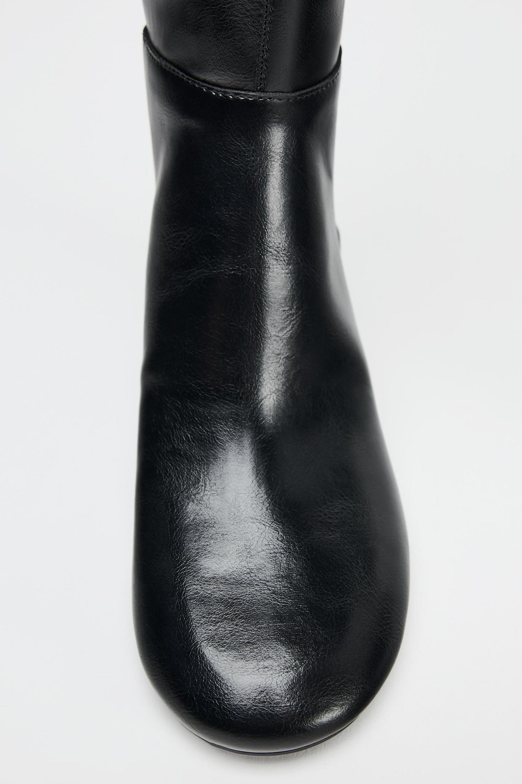 WIDE HEELED TOPSTITCHED BOOTS Product Image