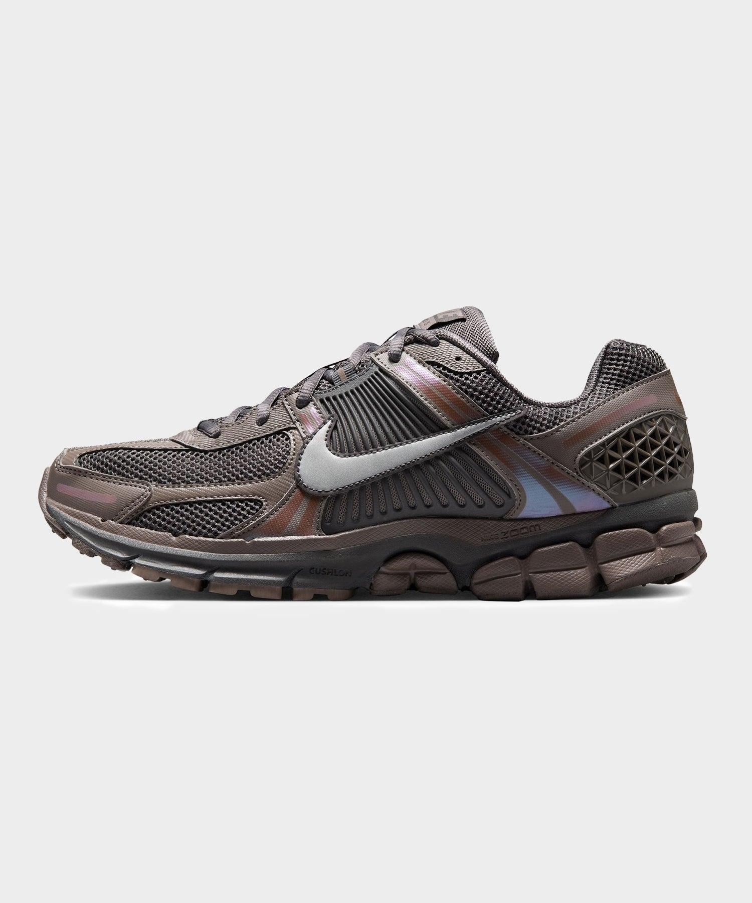 Nike Zoom Vomero 5 Sneaker Product Image
