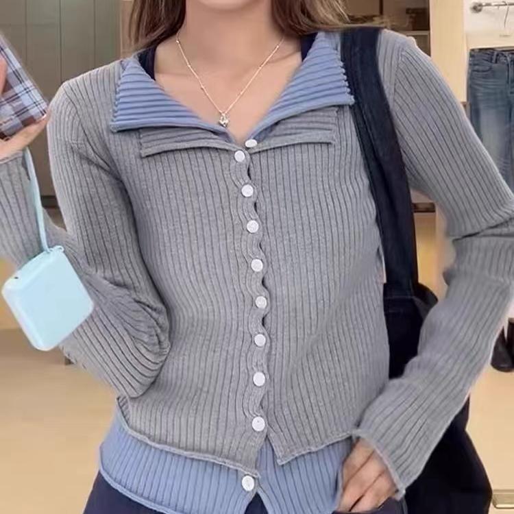 Long Sleeve Mock Two Piece V-Neck Color-Block Ribbed-Knit Slim-Fit Crop Top Product Image