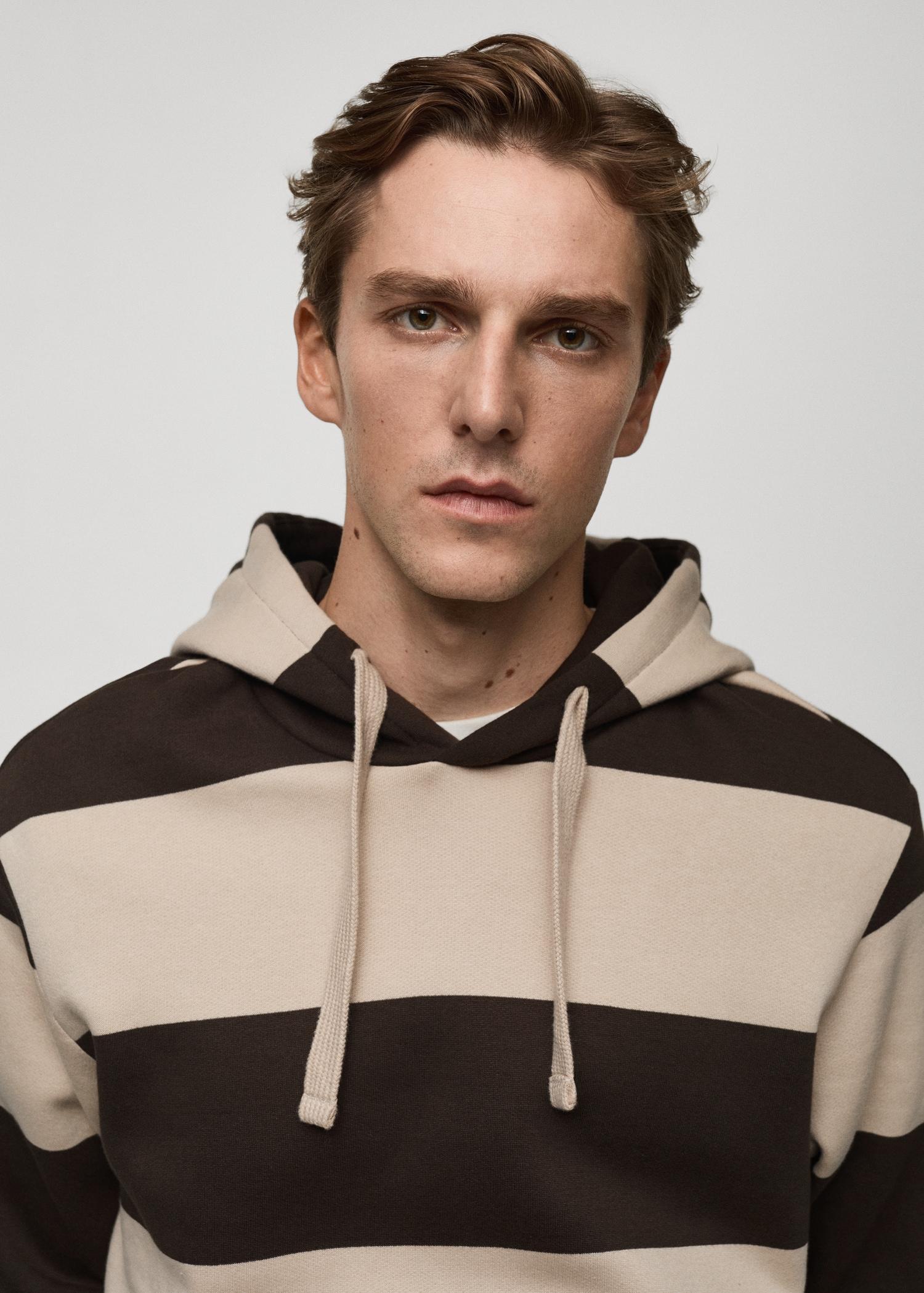 Striped hooded sweatshirt - Men | MANGO USA Product Image