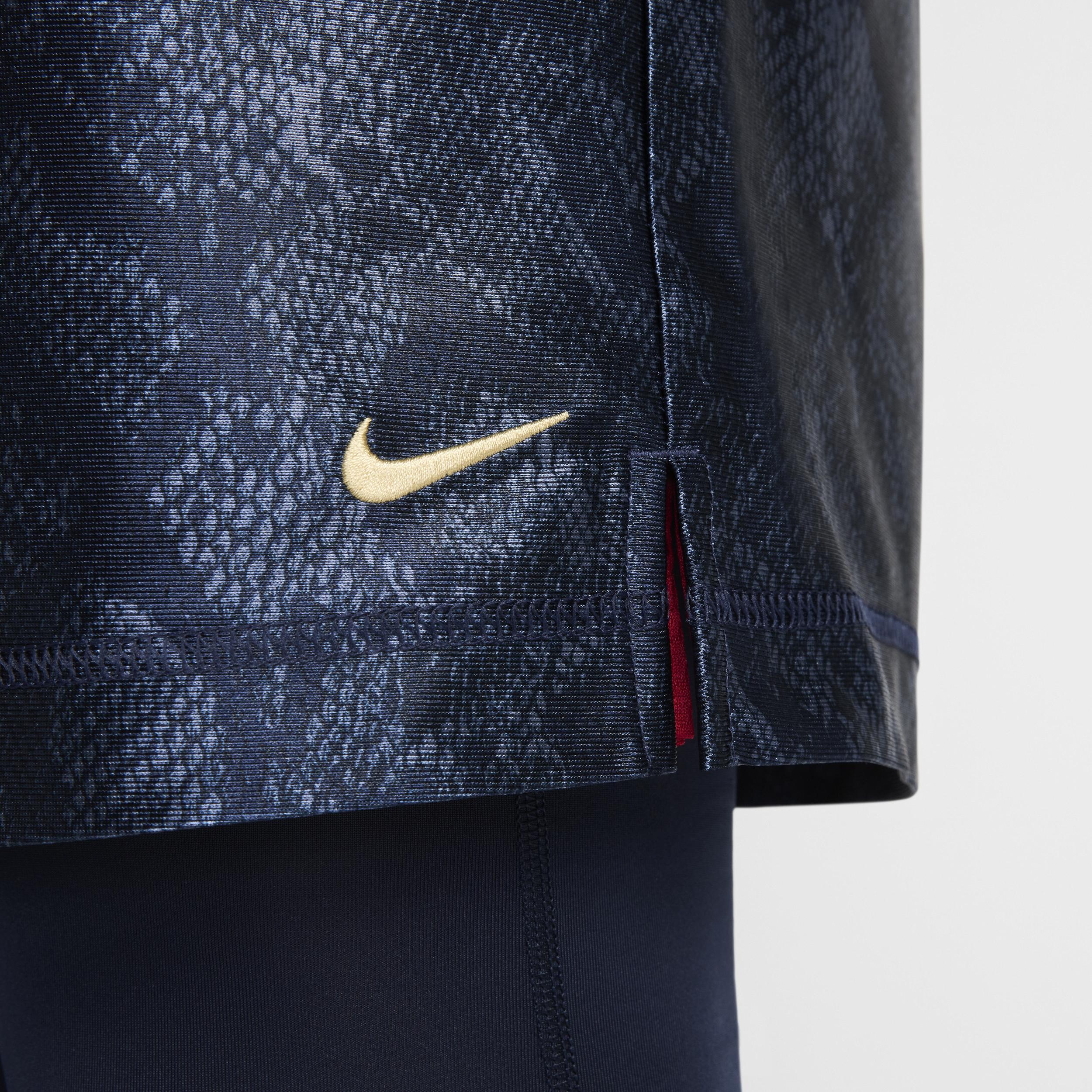 Kobe 6" Nike Men's Dri-FIT Standard Issue Reversible Basketball Shorts Product Image