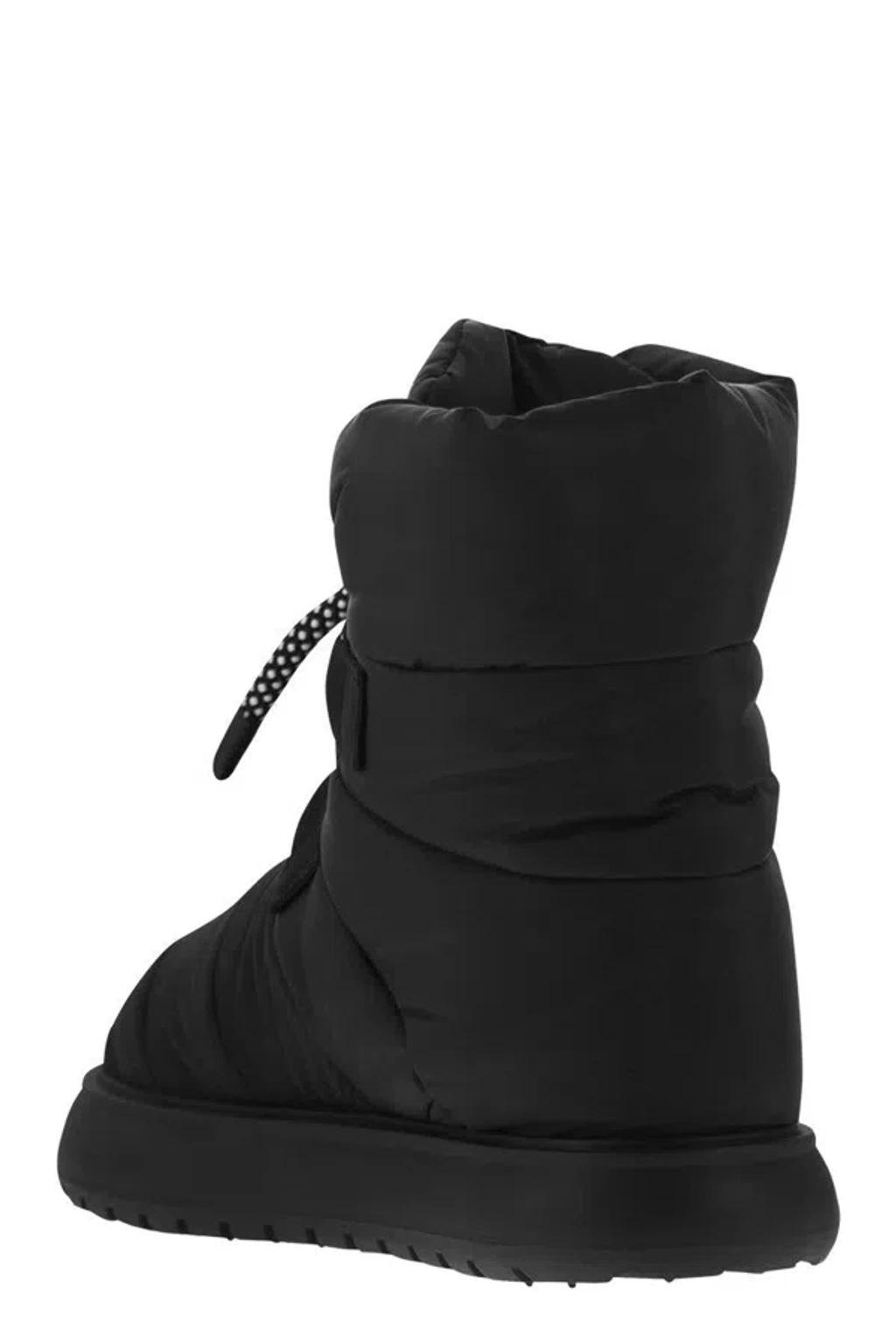 MONCLER Gaia Pull Snow Boot In Black Product Image