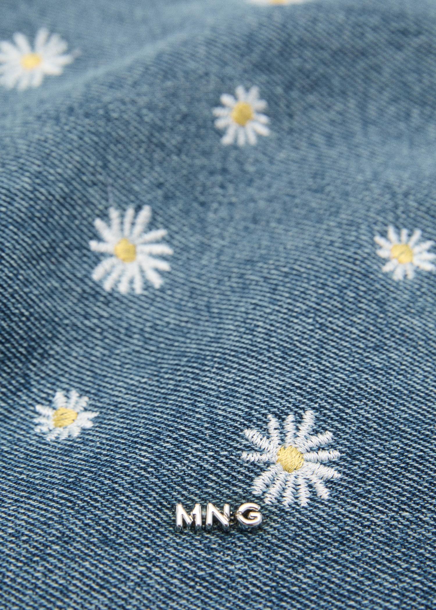 Denim toiletry bag embroidered with flowers - Women | MANGO USA Product Image