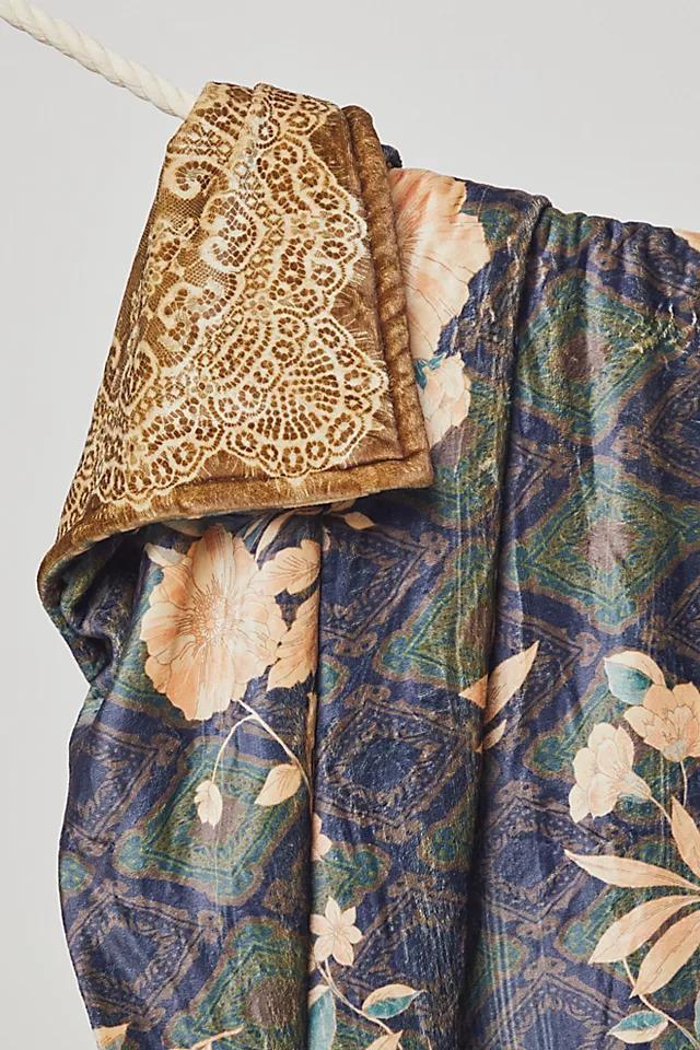 Flora Lace Cozy Blanket Product Image