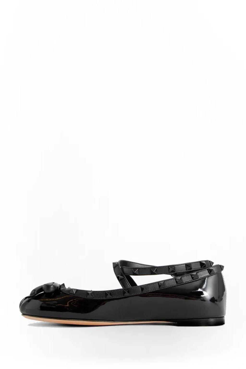 VALENTINO GARAVANI Rockstud Patent Leather Ballerina Shoes In Black Product Image