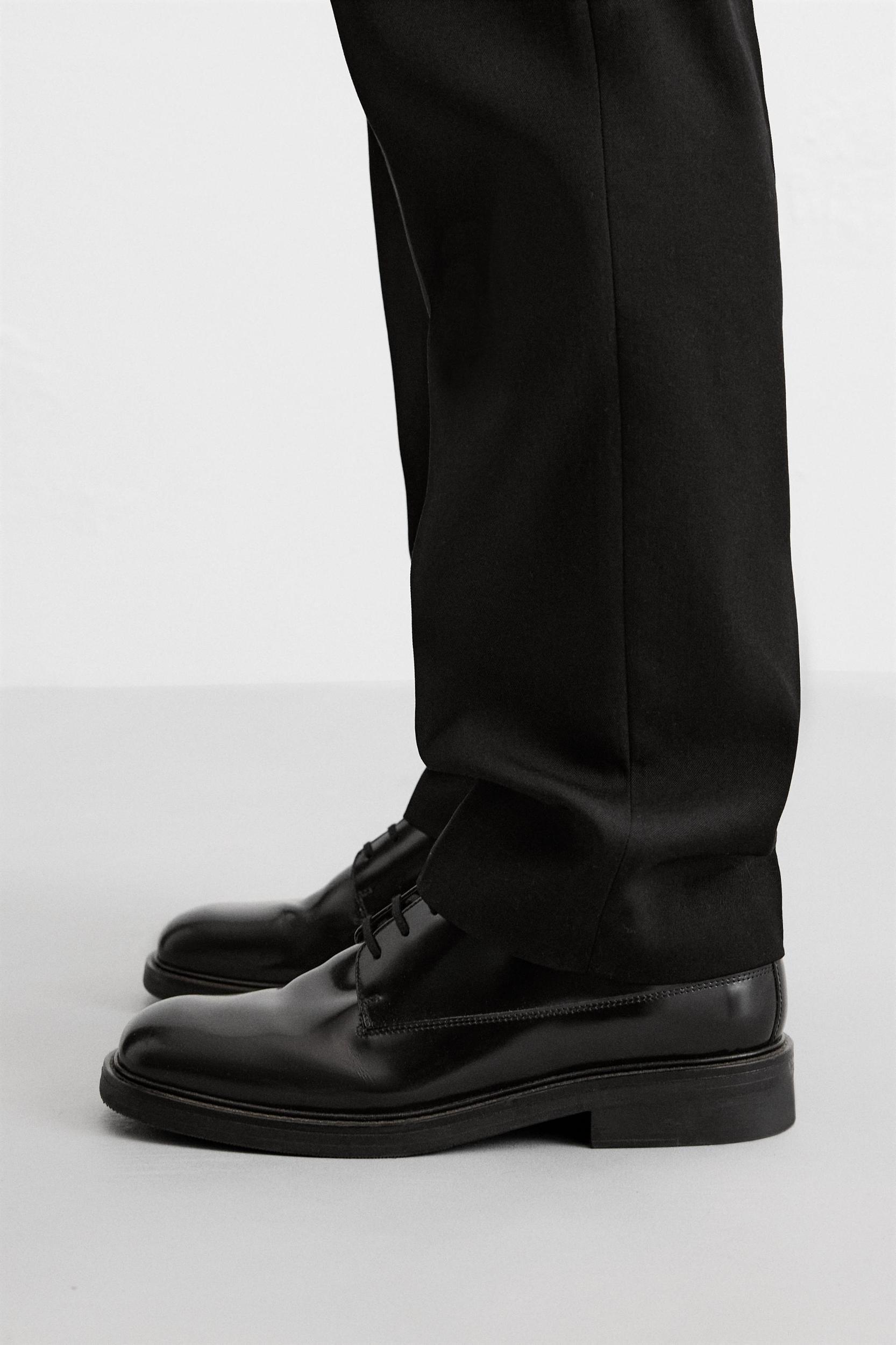 LEATHER SHOES LIMITED EDITION Product Image