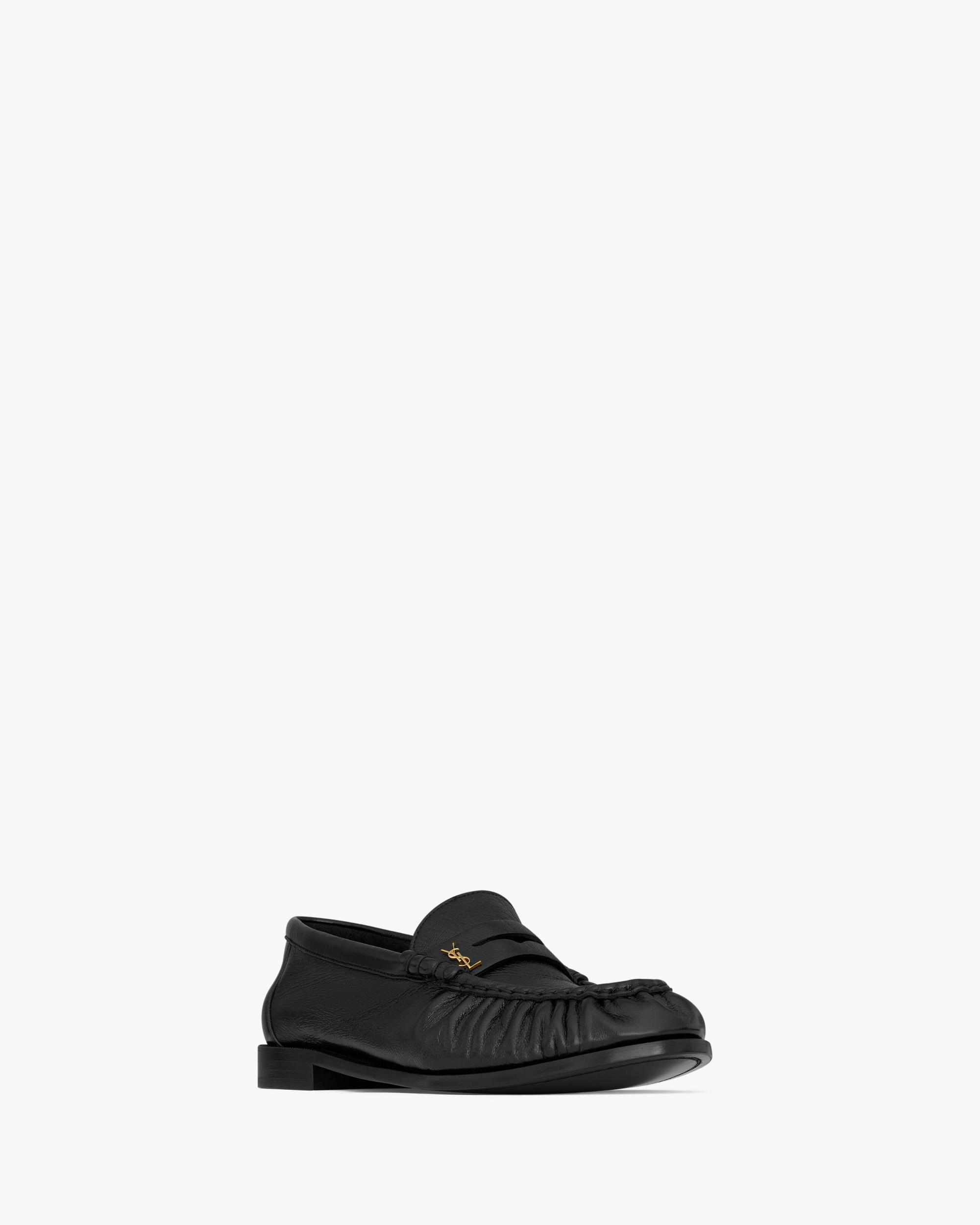 LE LOAFER supple in shiny leather Product Image