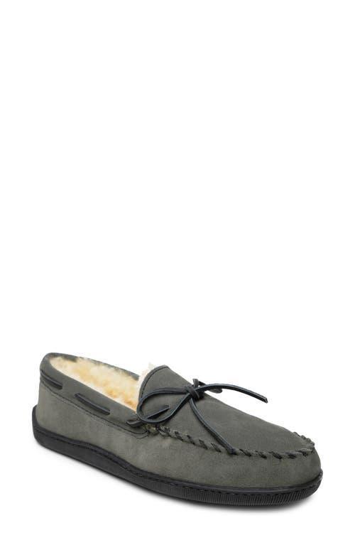 Minnetonka Sheepskin Hardsole Moc Men's Slippers Product Image
