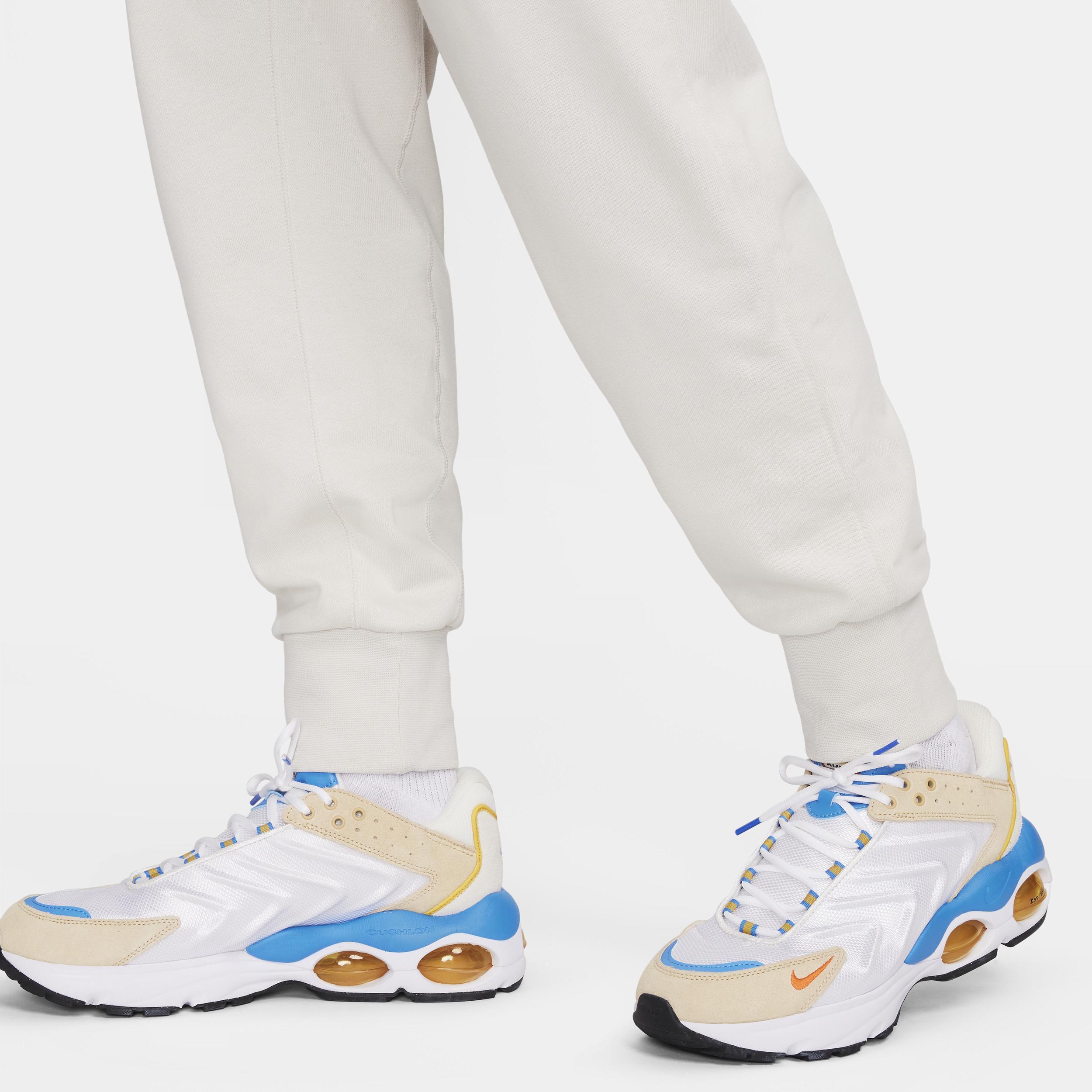 Nike Standard Issue Men's Dri-FIT Soccer Pants Product Image