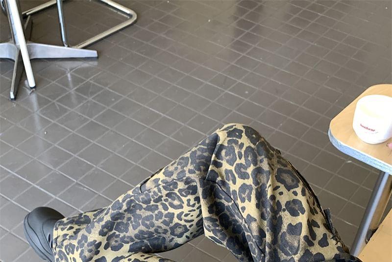 Low Waist Leopard Print Pocket Detail Wide Leg Jeans Product Image