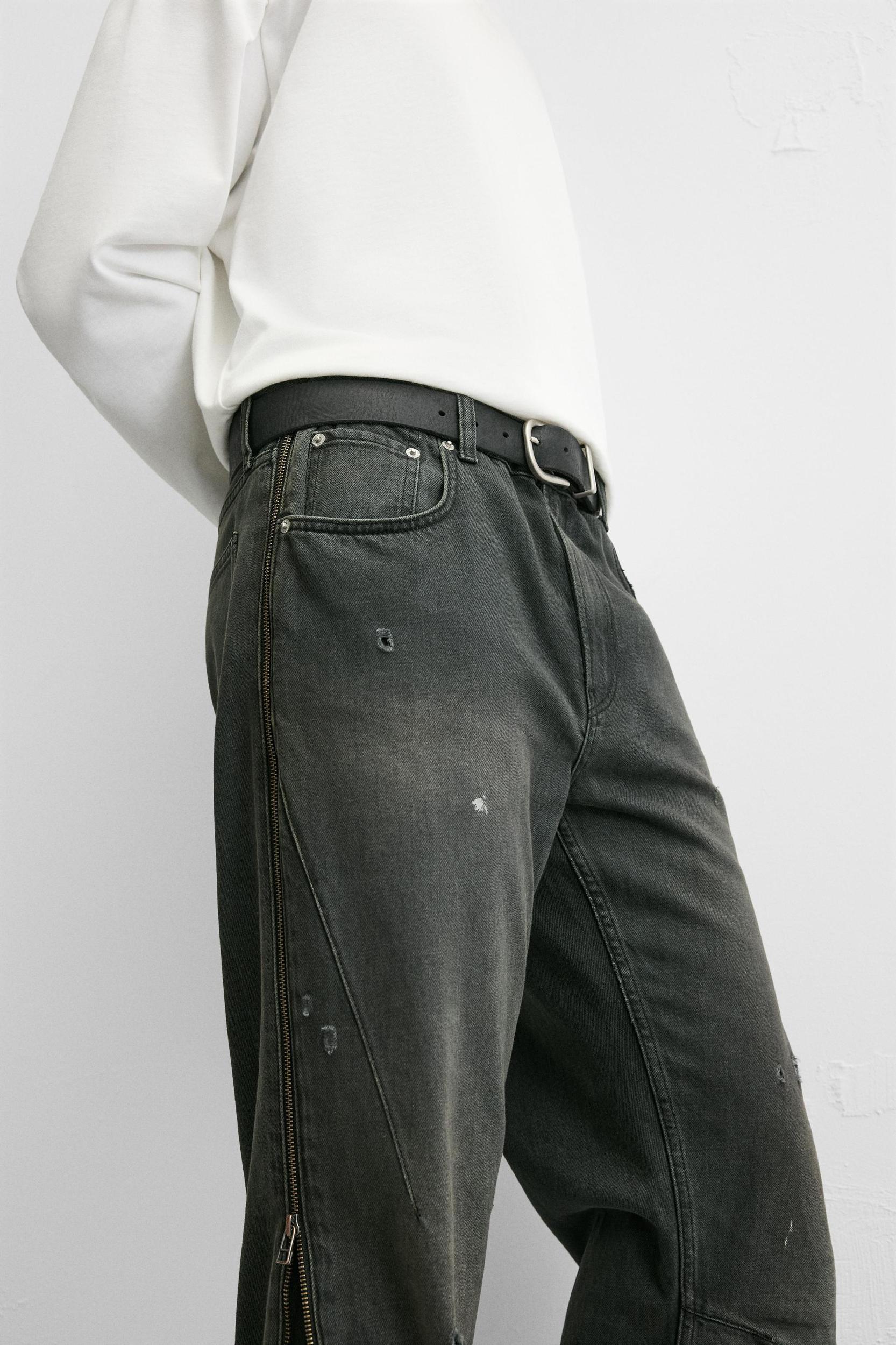 ZIPPERED FLARE FIT JEANS Product Image