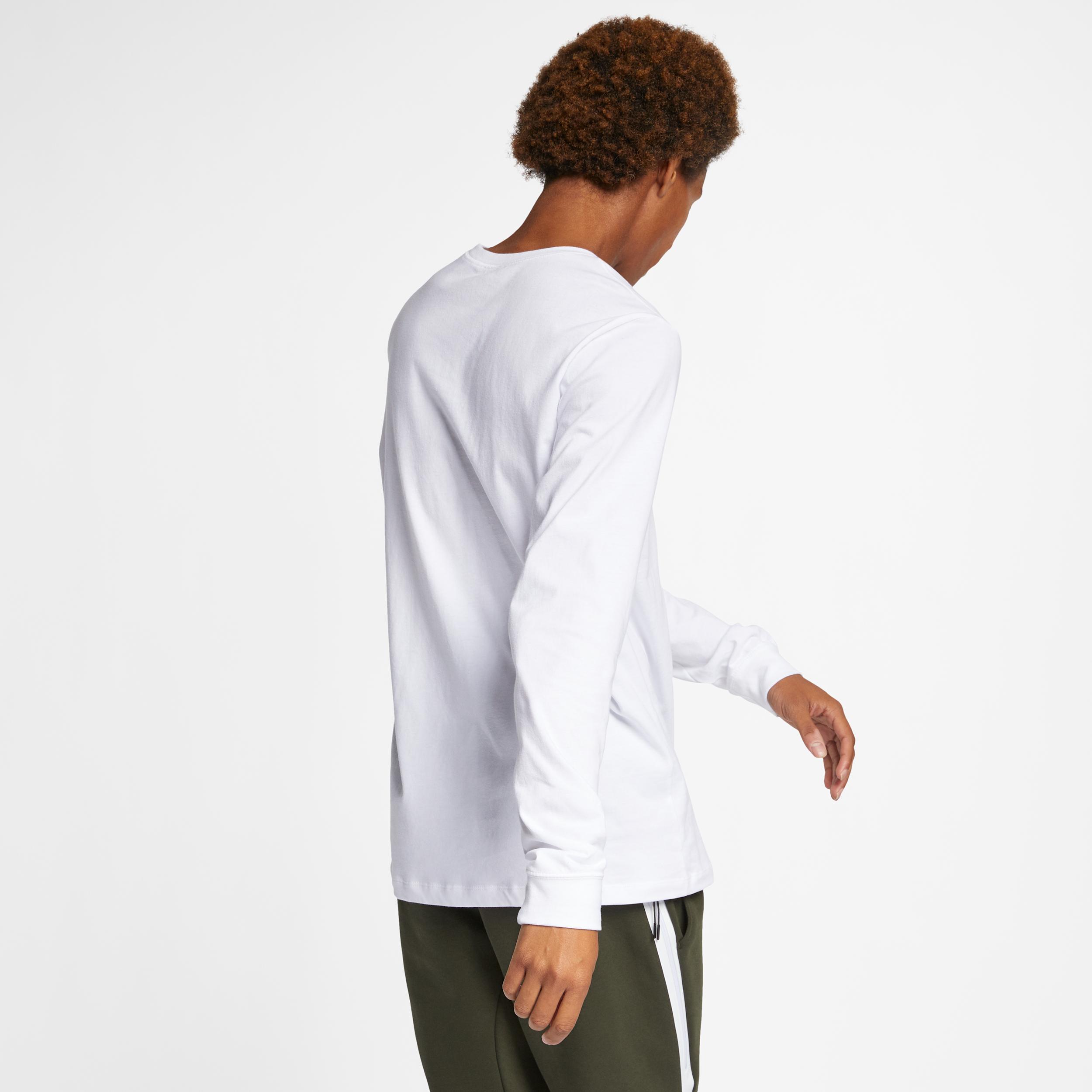 Nike Sportswear Club Men's Long-Sleeve T-Shirt Product Image