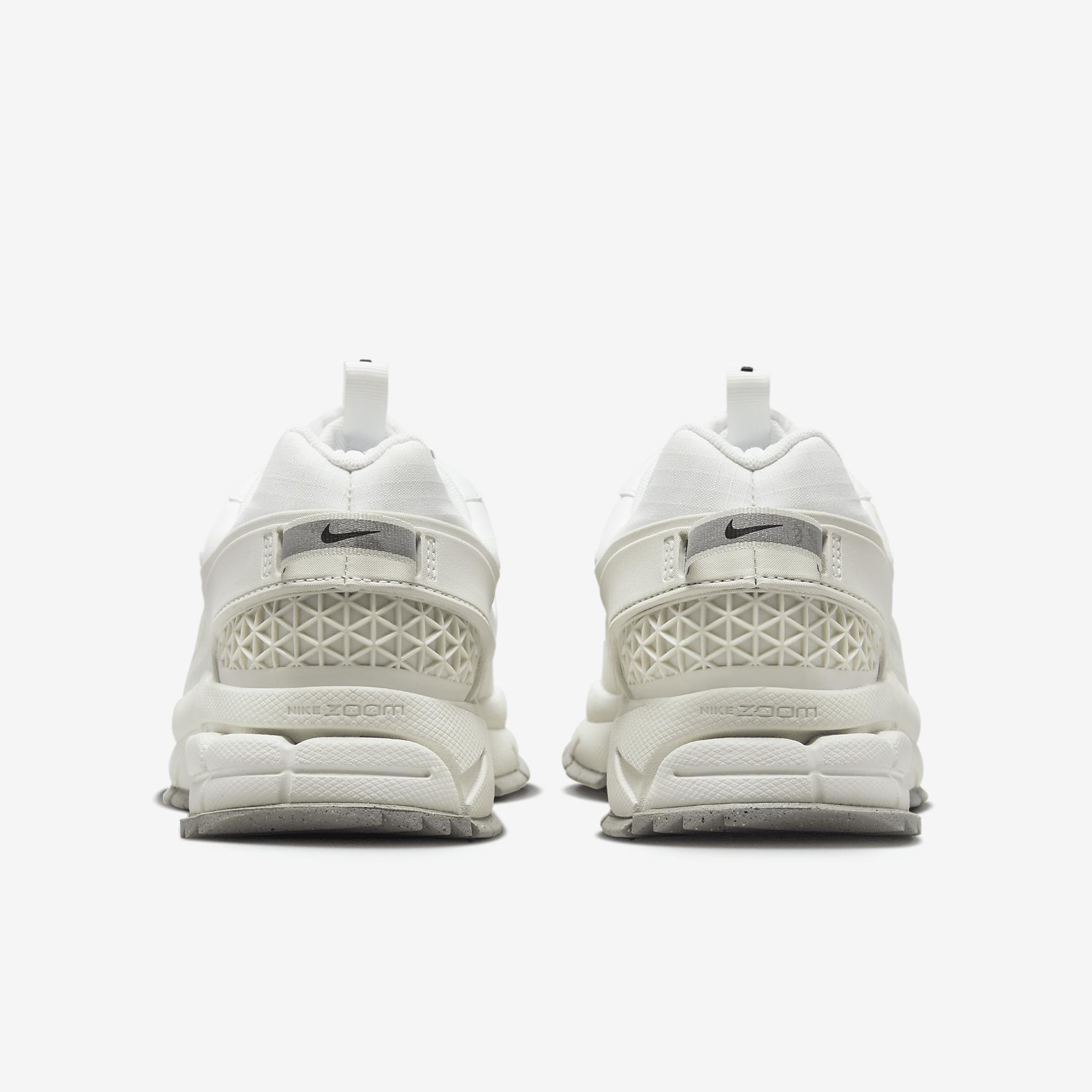 Nike Zoom Vomero Roam Women's Winterized Shoes Product Image