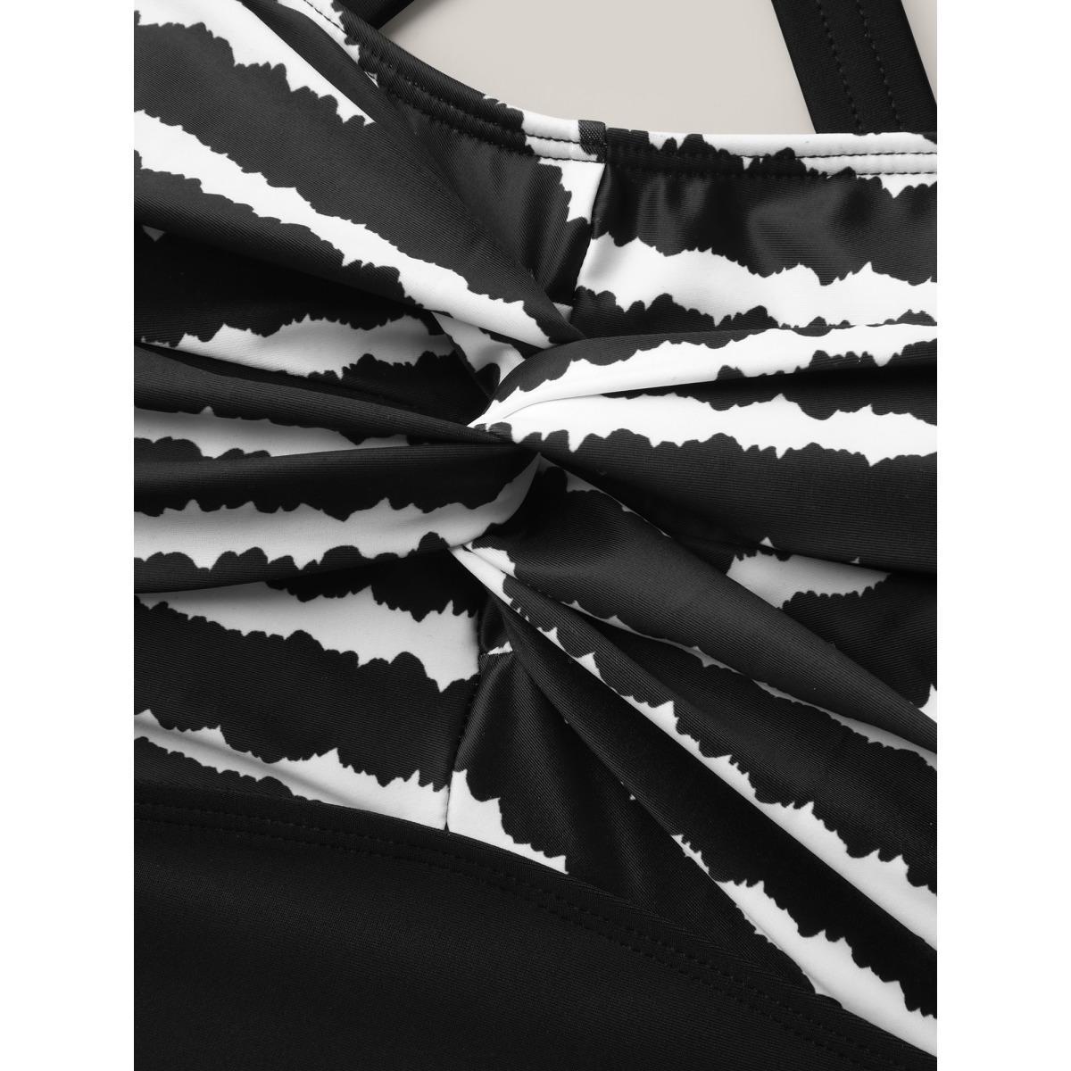 Plus Size Striped Twisted Front Cross-Straps Swim Top Women's Swimwear Black Beach Twist High stretch Skinny Heart neckline Curve Swim Tops BloomChic 18-20/2X Product Image