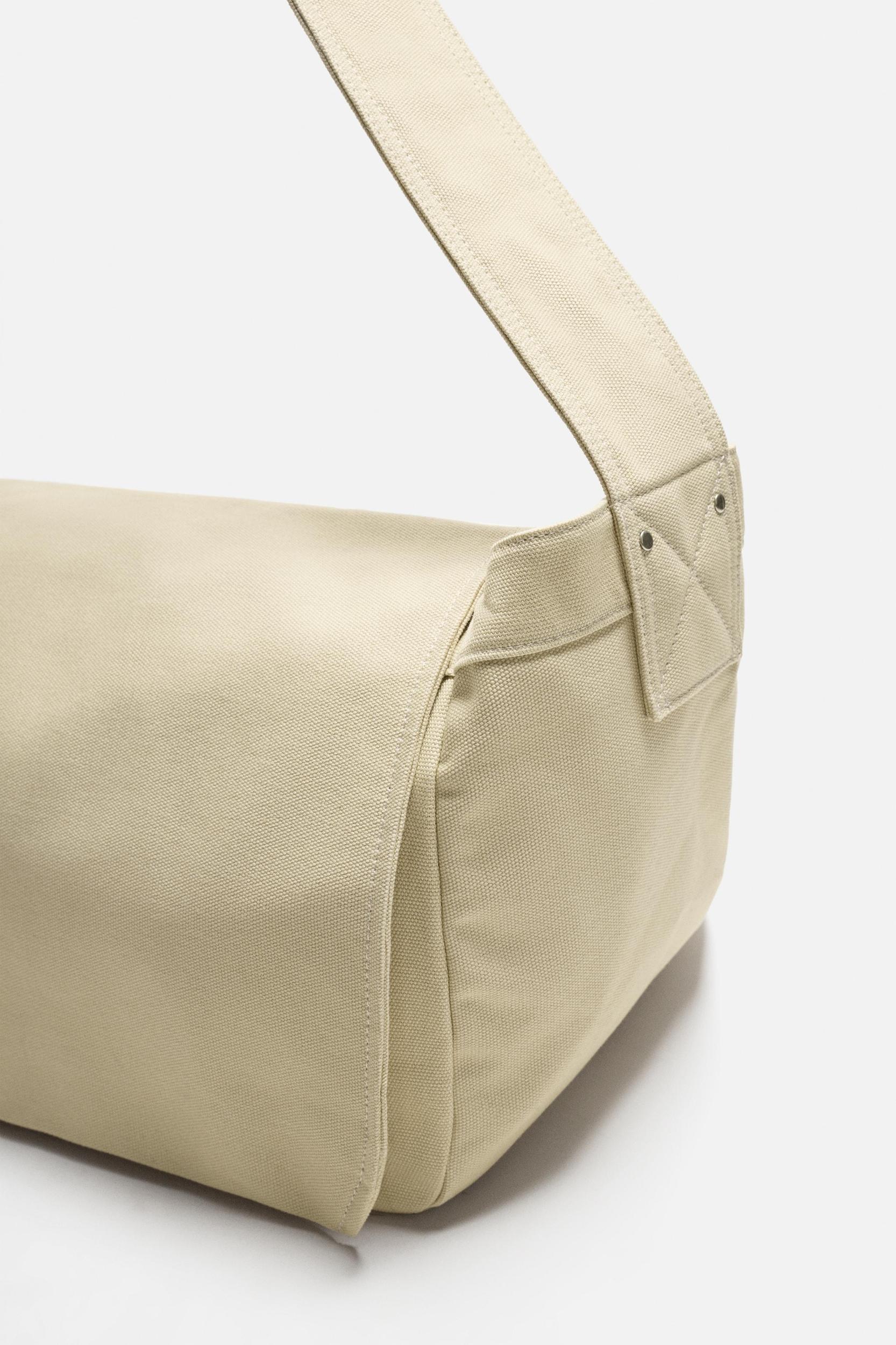 WOVEN SHOULDER BAG Product Image