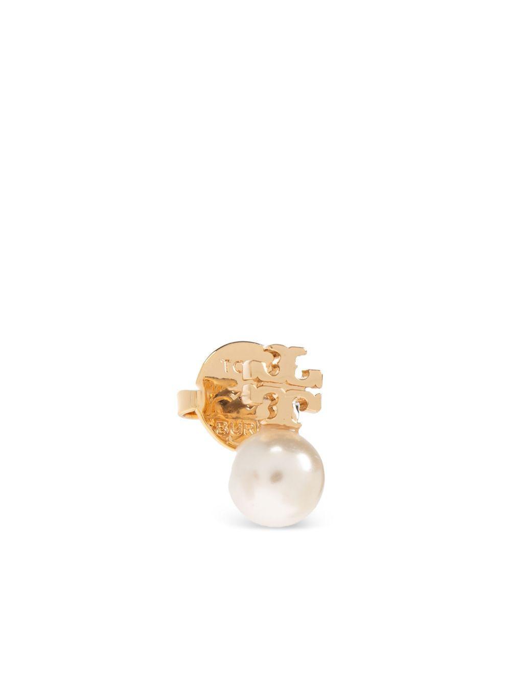 Pearl stud earrings  Product Image