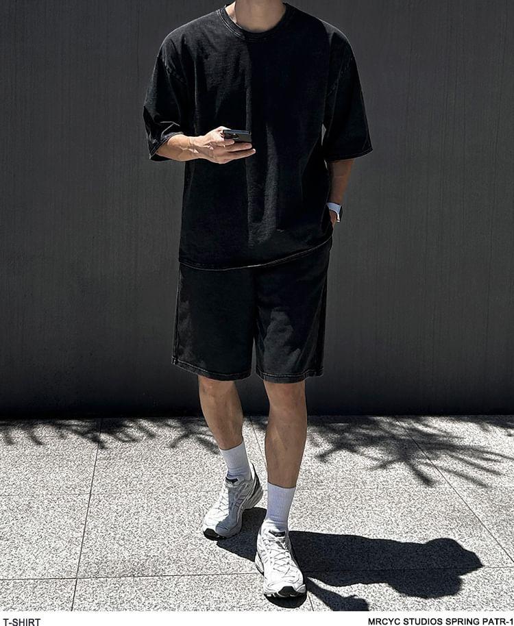 Short-Sleeve Round Neck Plain T-Shirt / Drawstring Waist Shorts Product Image
