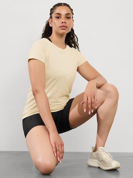 Momentum Seamless Tee Product Image