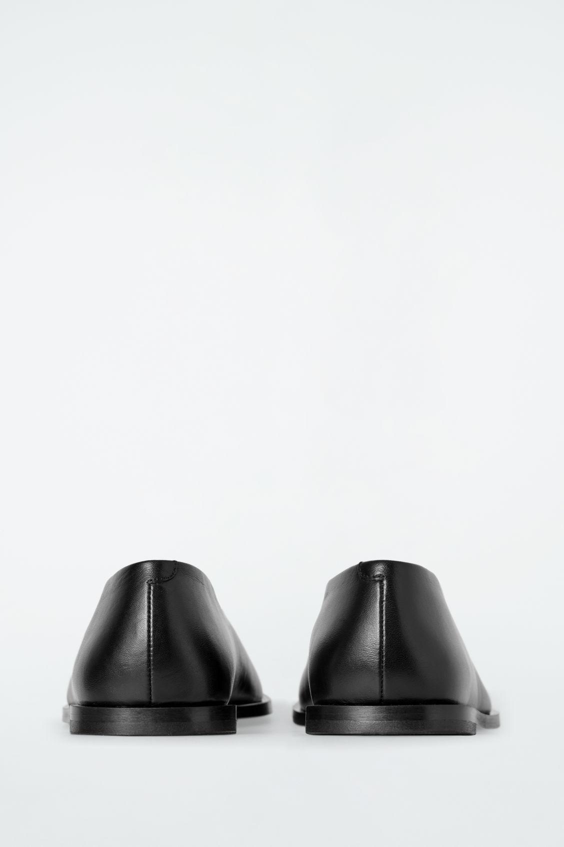 LEATHER BALLET FLATS Product Image