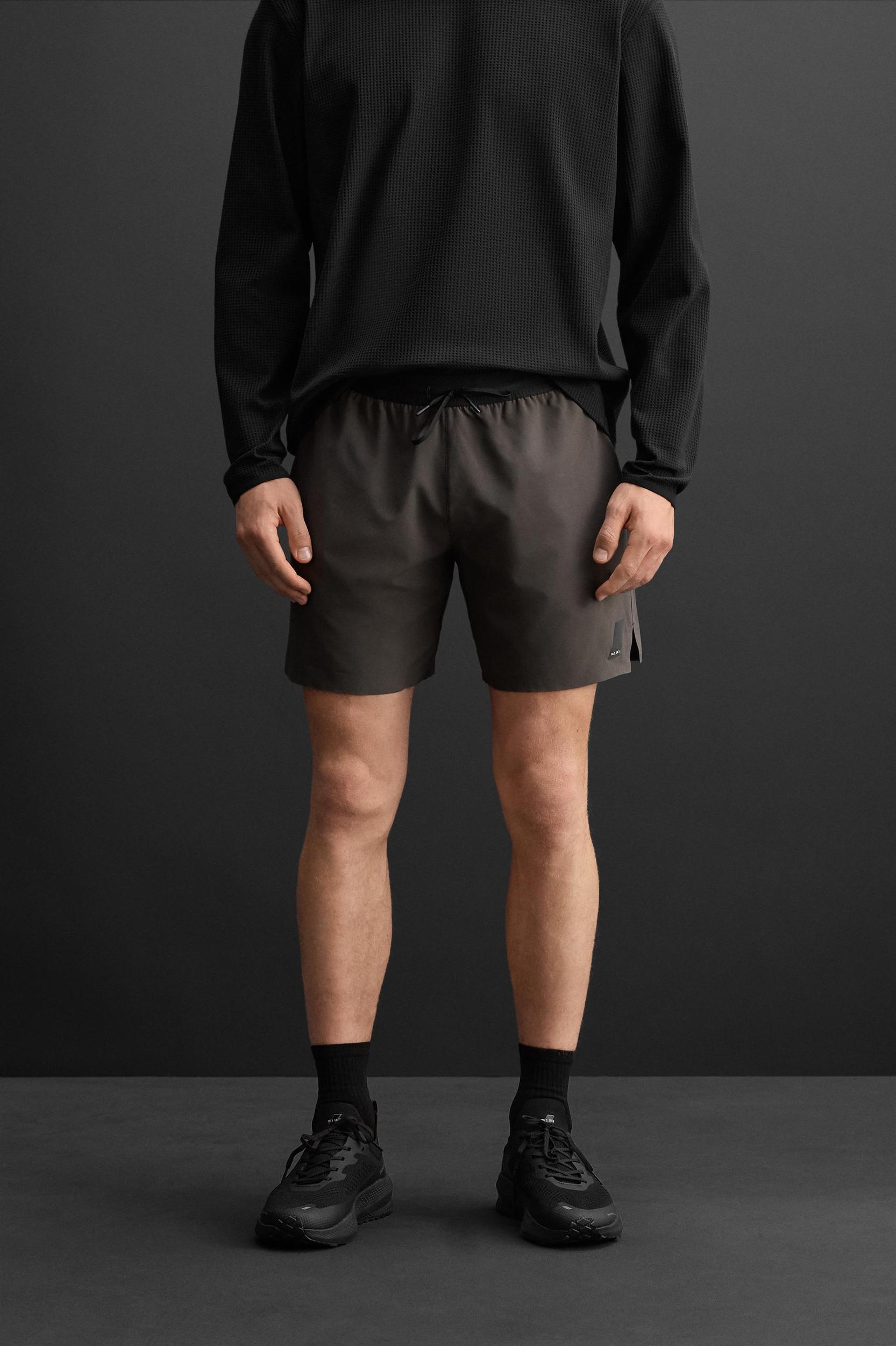 BASIC TRAINING SHORTS Product Image