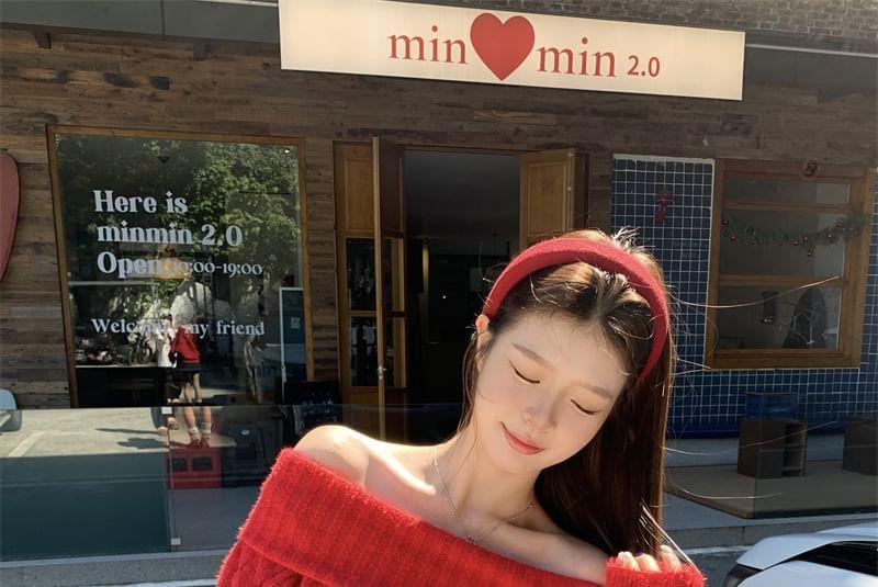 Off Shoulder Plain Cable Knit Sweater Product Image