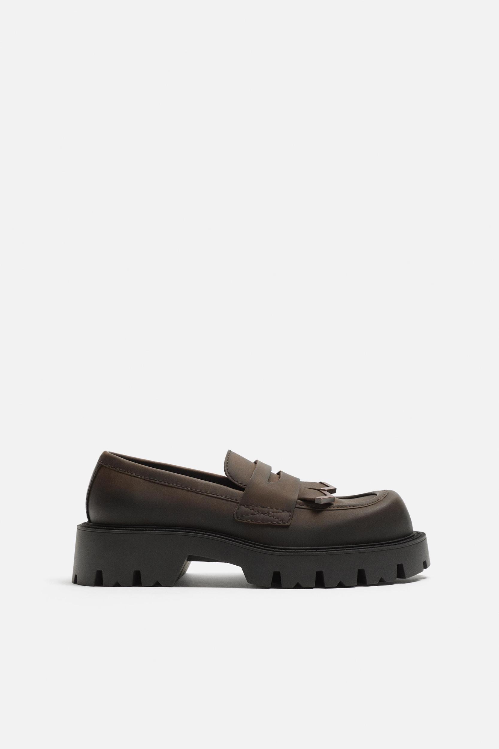 VOLUMINOUS FRINGED LOAFERS Product Image