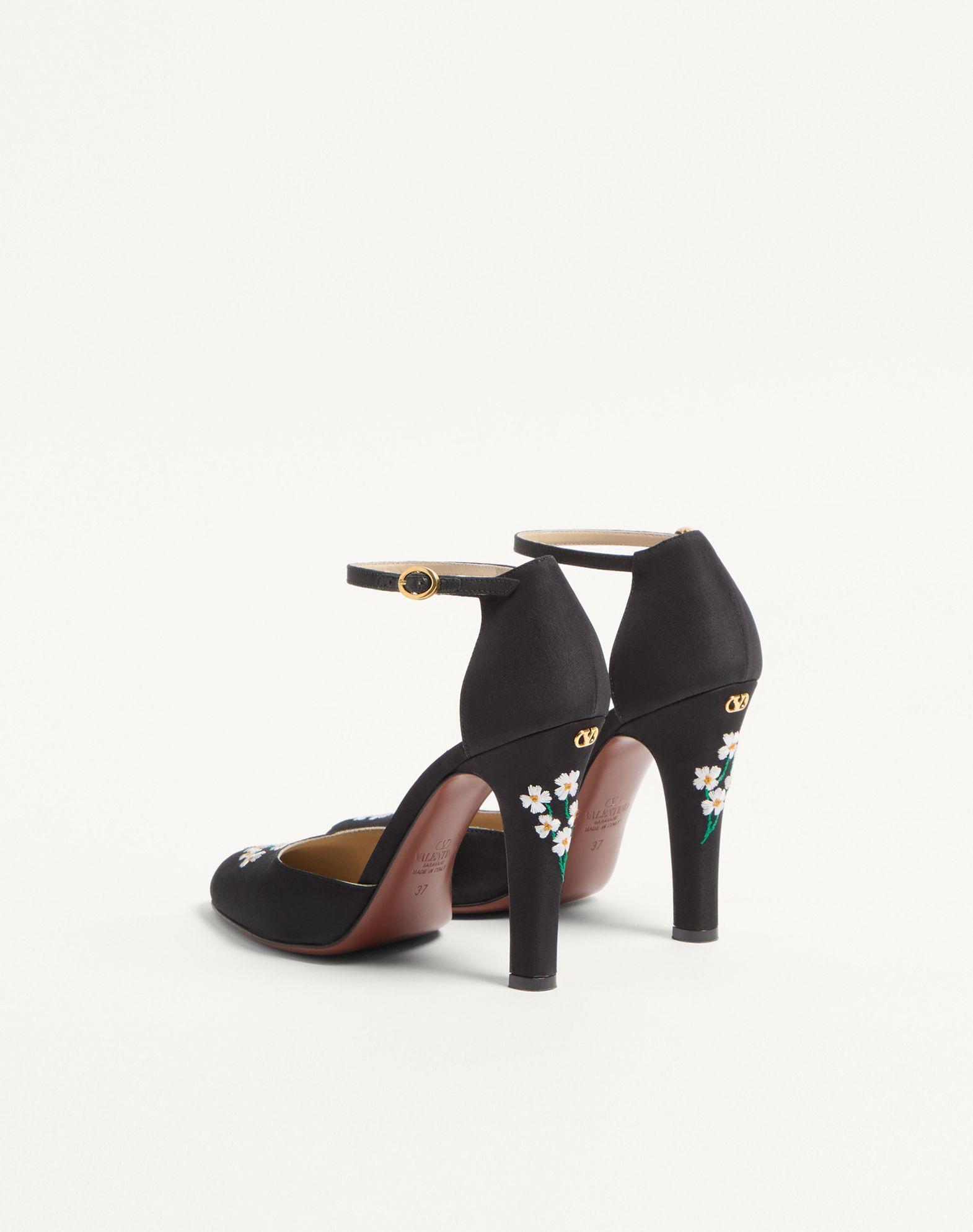 Hi Dolly Fabric Pumps With Floral Embroidery 105Mm Product Image