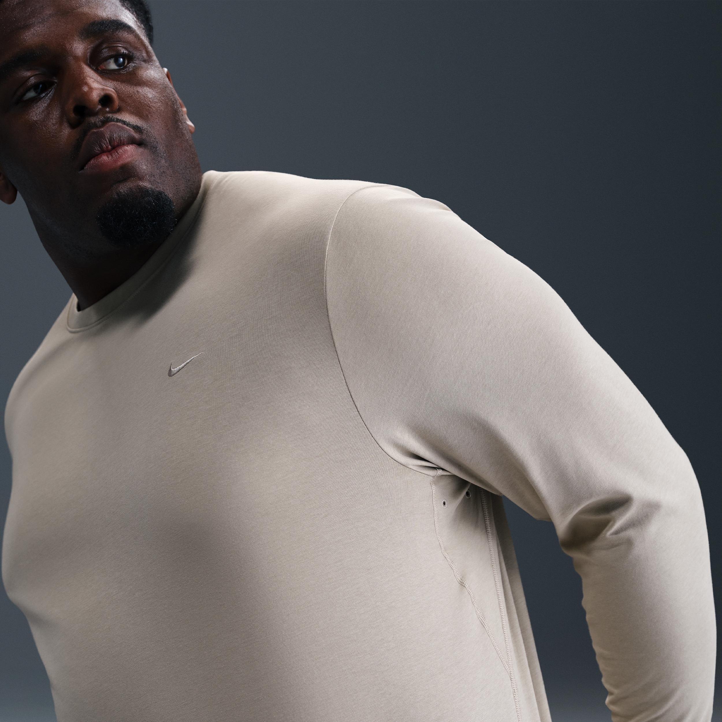 Nike Primary Men's Dri-FIT Long-Sleeve Versatile Top Product Image