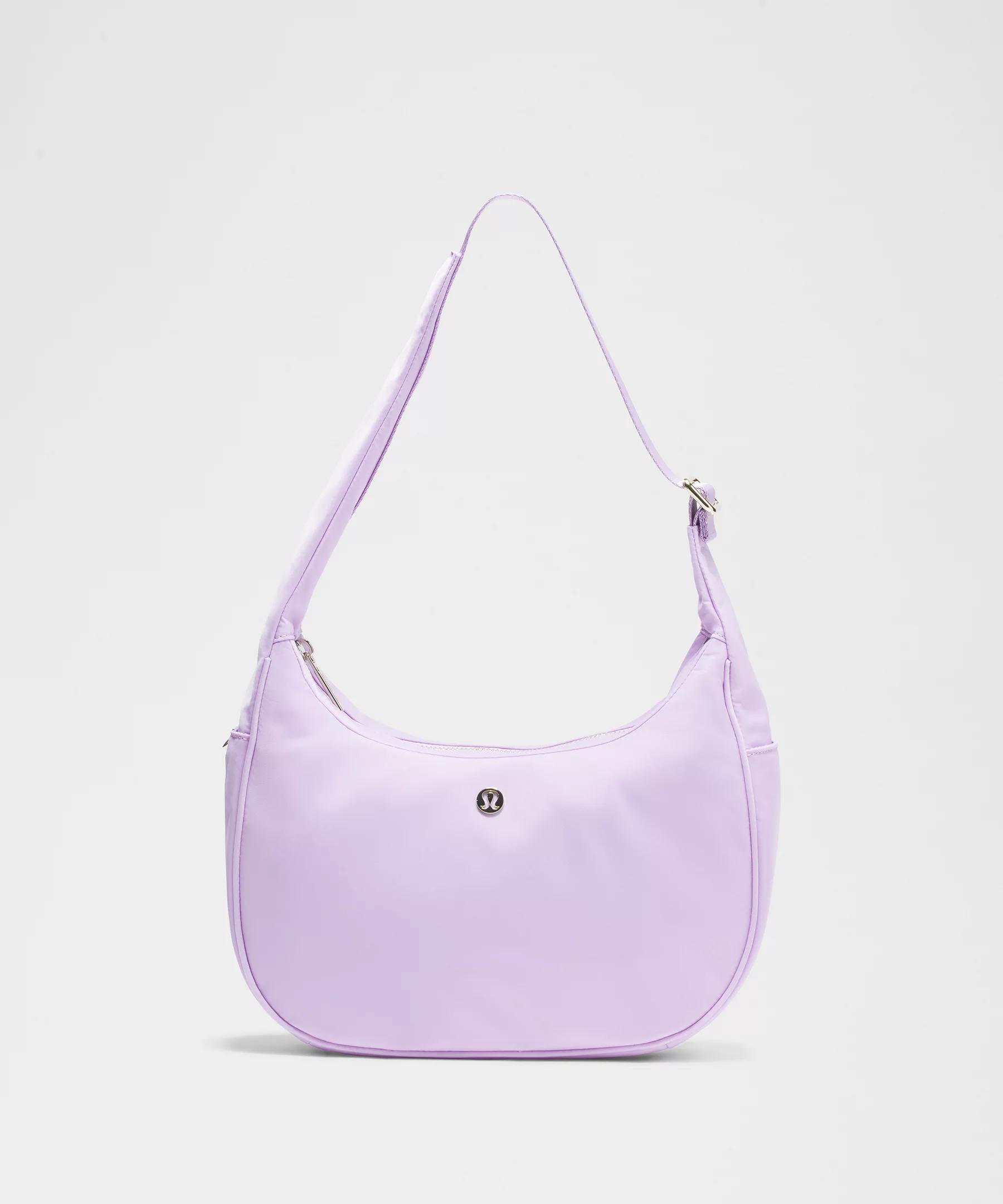 City Essentials Shoulder Bag 4L Product Image