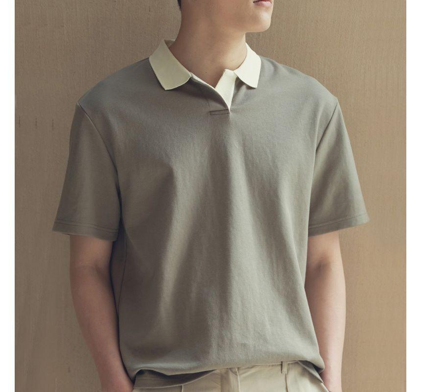 Short-Sleeve Collar Plain Contrast Trim T-Shirt Product Image