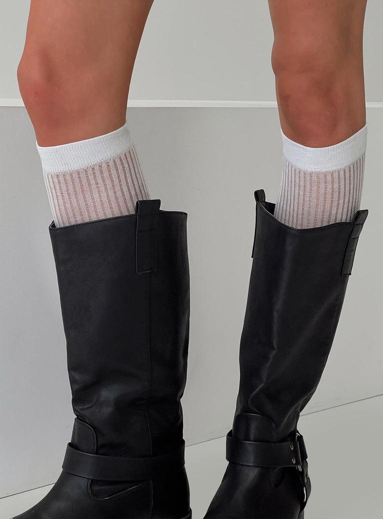Artizan Socks White Product Image