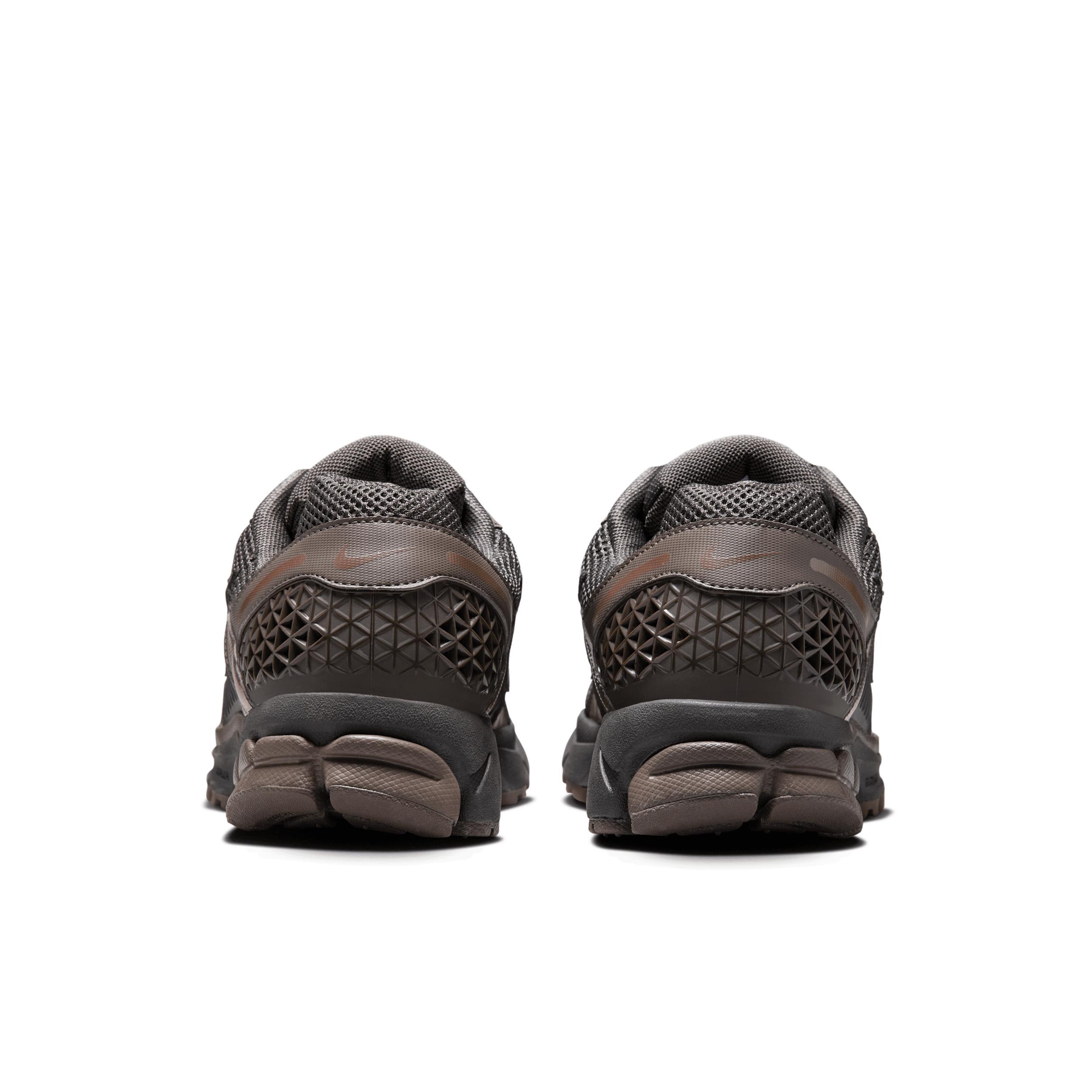 Nike Mens Zoom Vomero 5 Casual Shoes Product Image