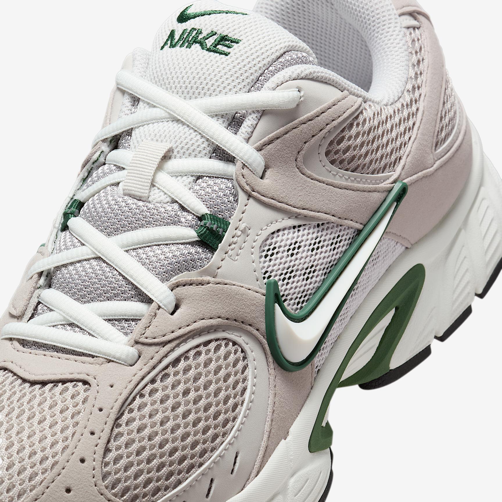 Nike Men's V5 RNR Shoes Product Image