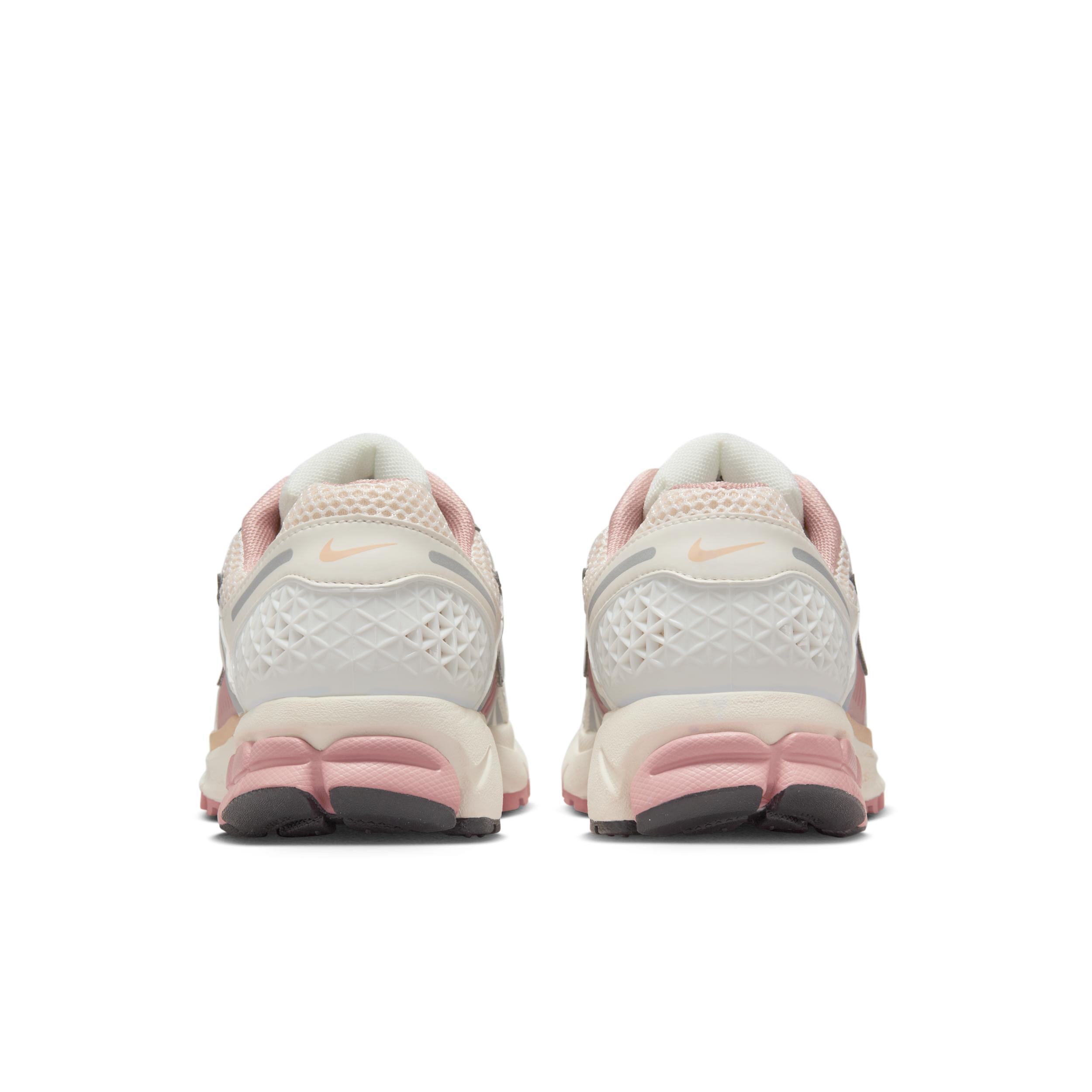 Nike Women's Zoom Vomero Shoes Product Image