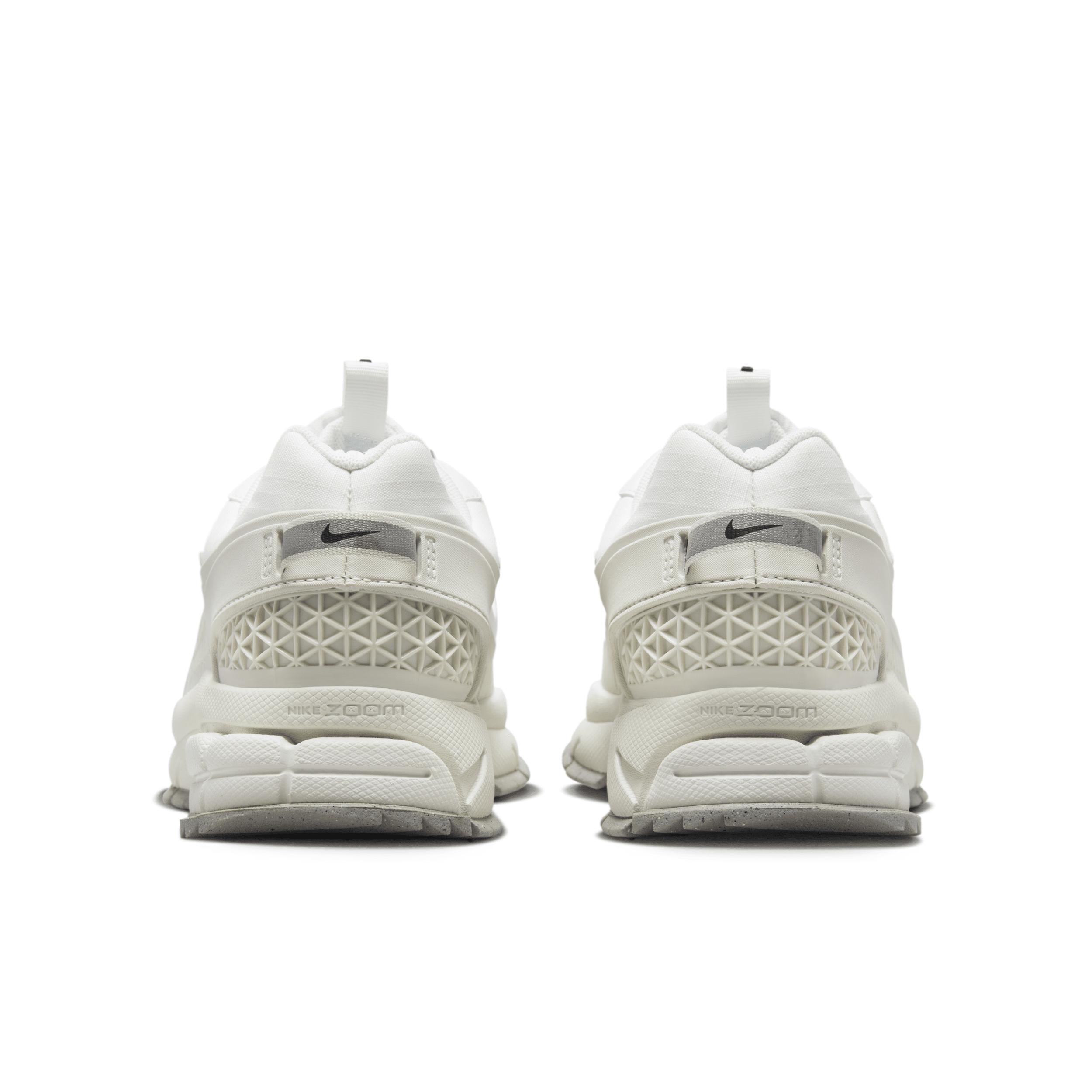Nike Zoom Vomero Roam Women's Winterized Shoes Product Image