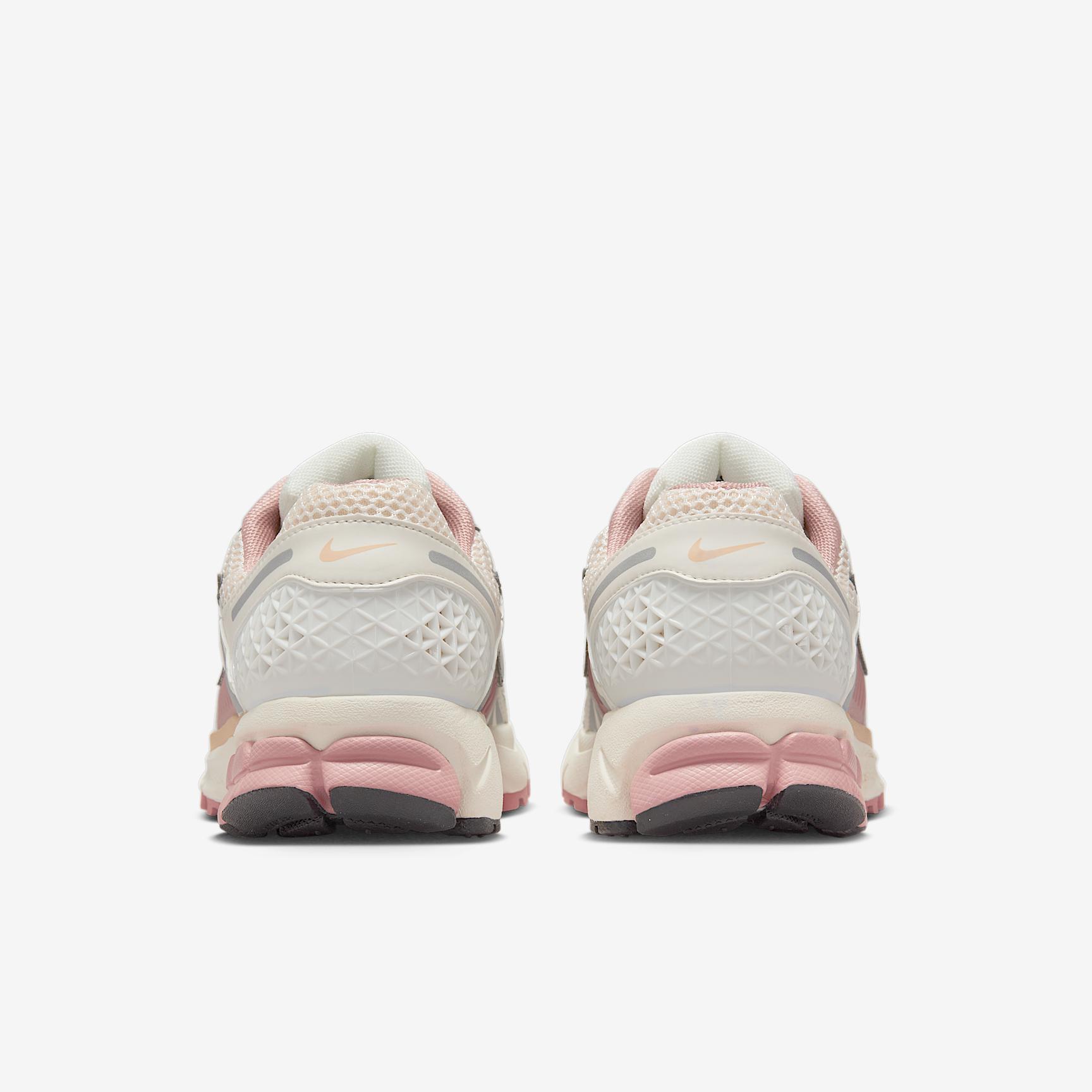 Nike Women's Zoom Vomero Shoes Product Image