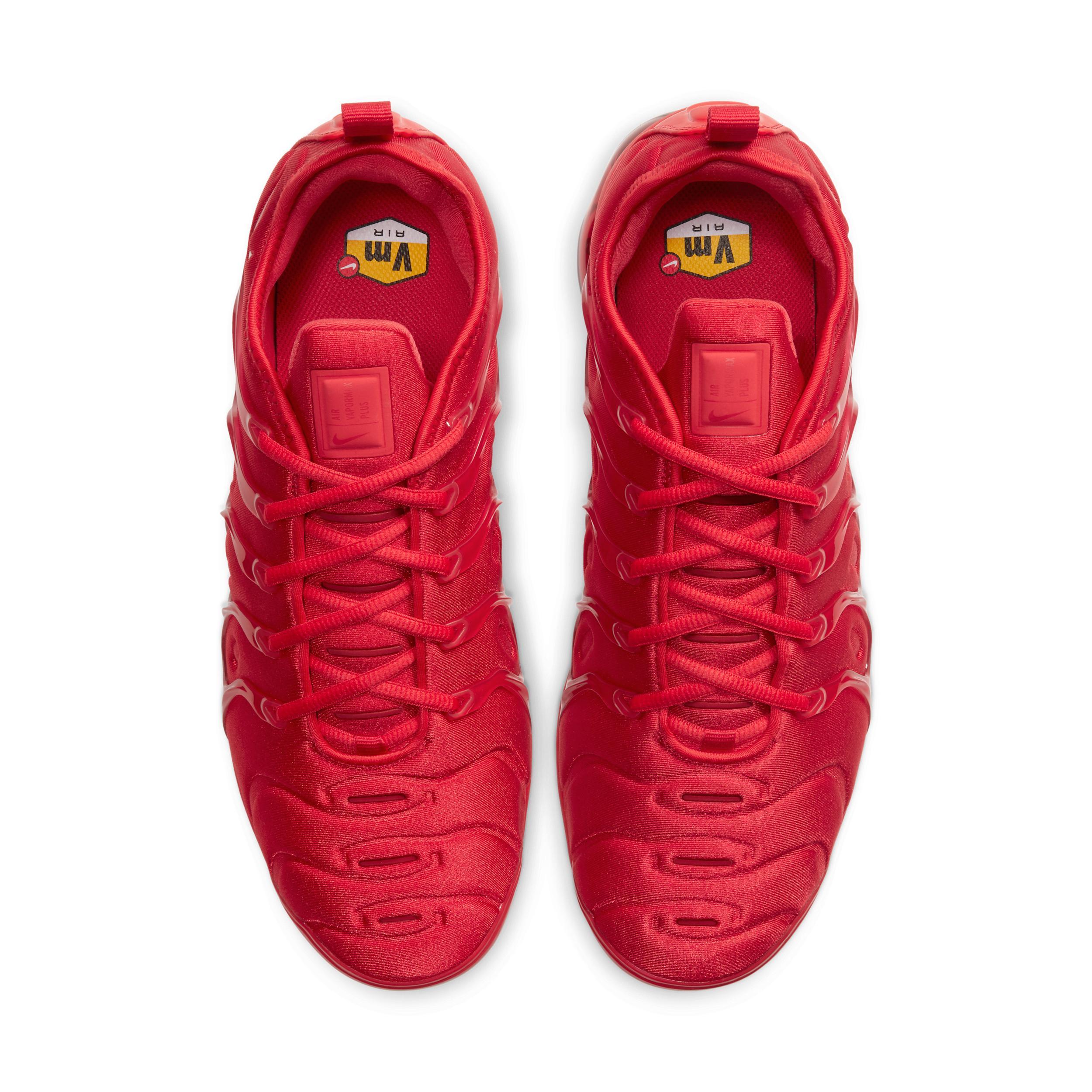 Nike Men's Air VaporMax Plus Shoes Product Image