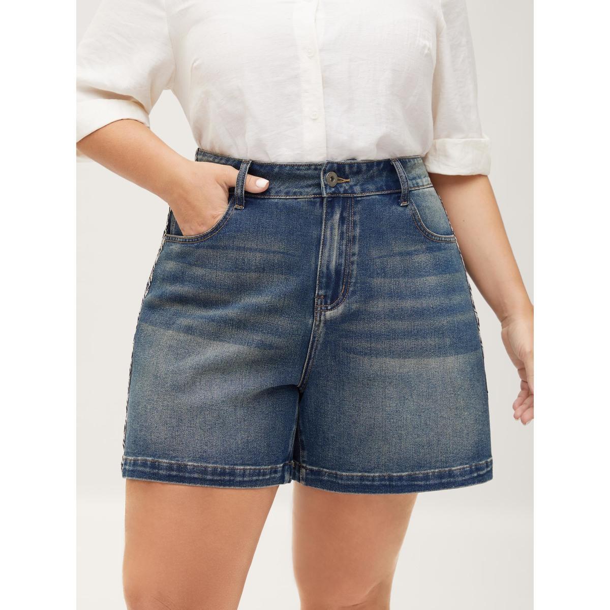 Plus Size Lace Trim Classic Cut Denim Shorts Women Midblue Woven ribbon&lace trim No stretch Everyday-Elegant Slanted pocket Denim Shorts BloomChic 28/5X Product Image