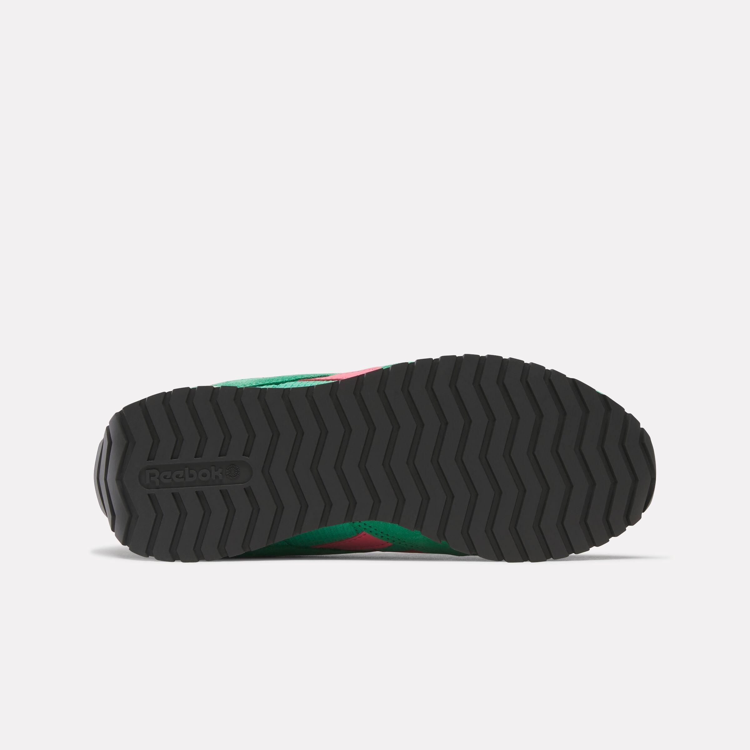 Women's Classic AZ Shoes Product Image
