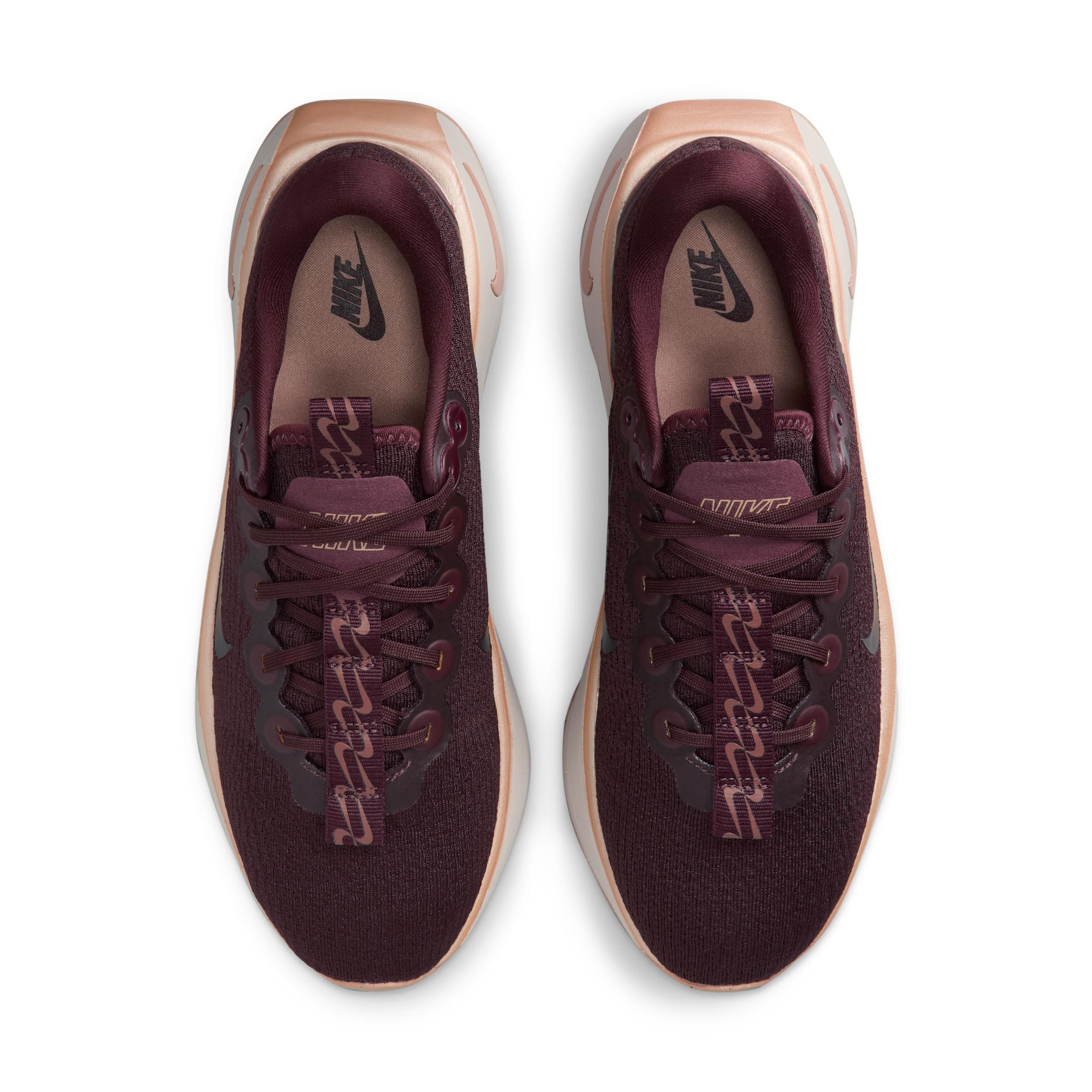 Nike Women's Motiva Walking Shoes Product Image