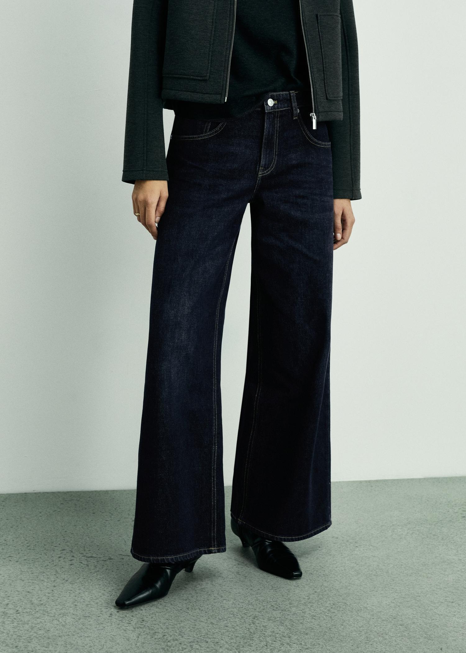 Low-rise rinse-wash wideleg jeans - Women | MANGO USA Product Image