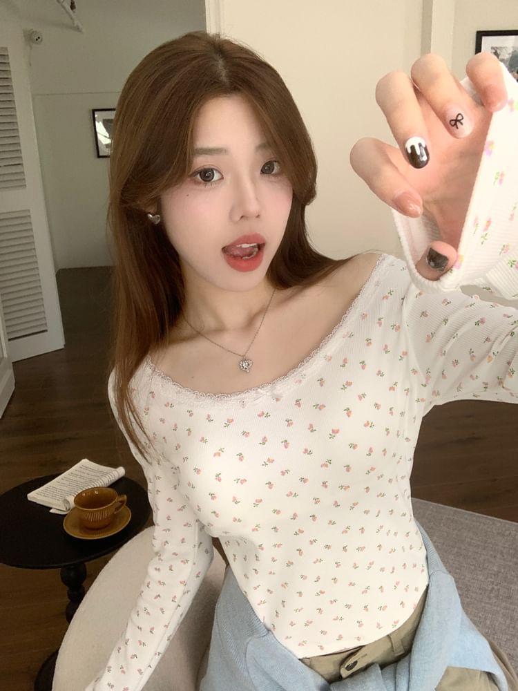 Long-Sleeve Lace Trim Crop Top Product Image