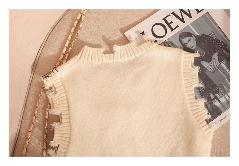 Round Neck Butterfly Detail Distressed Crop Sweater Vest Product Image