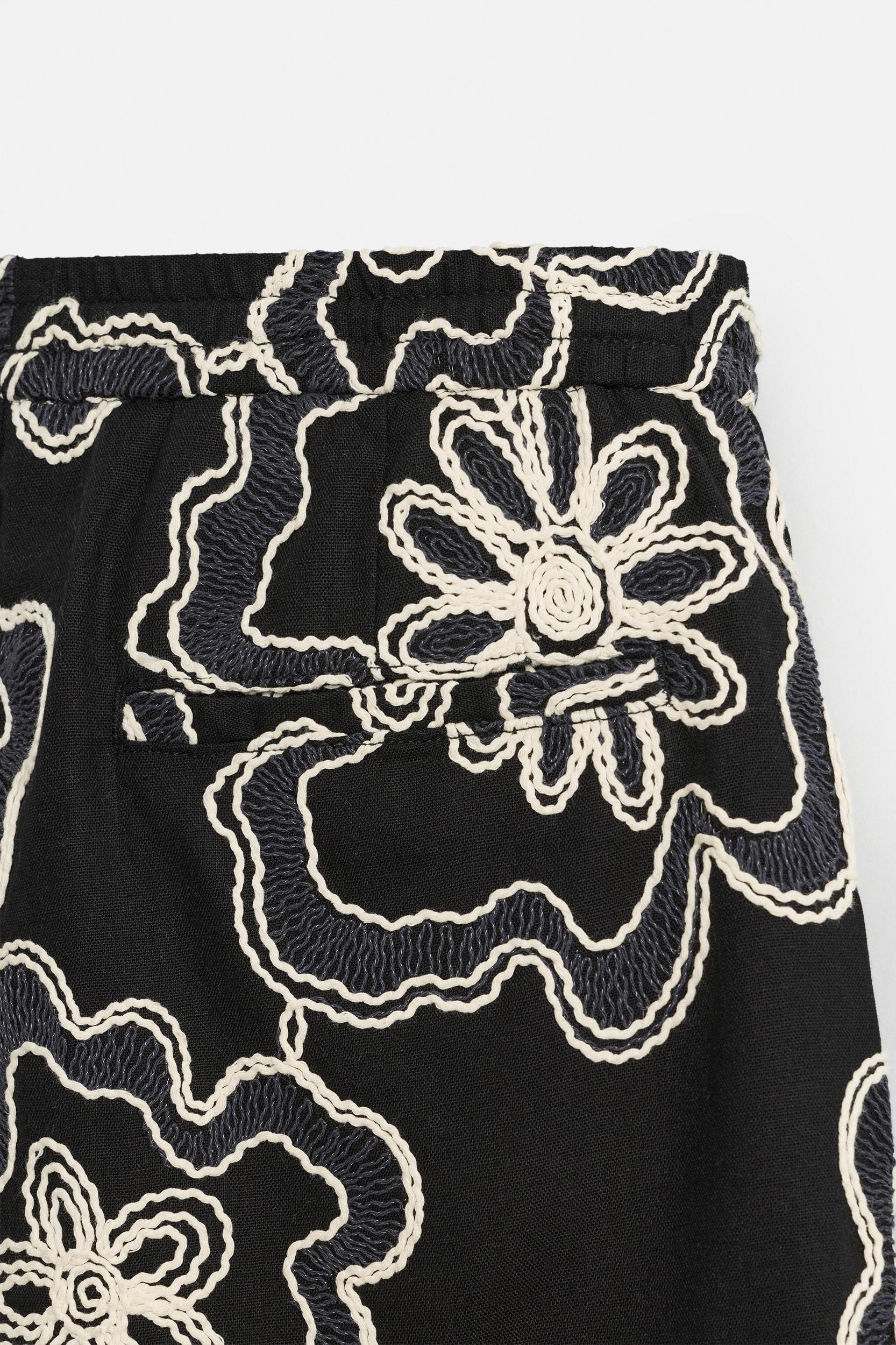 EMBOSSED EMBROIDERY SHORTS Product Image