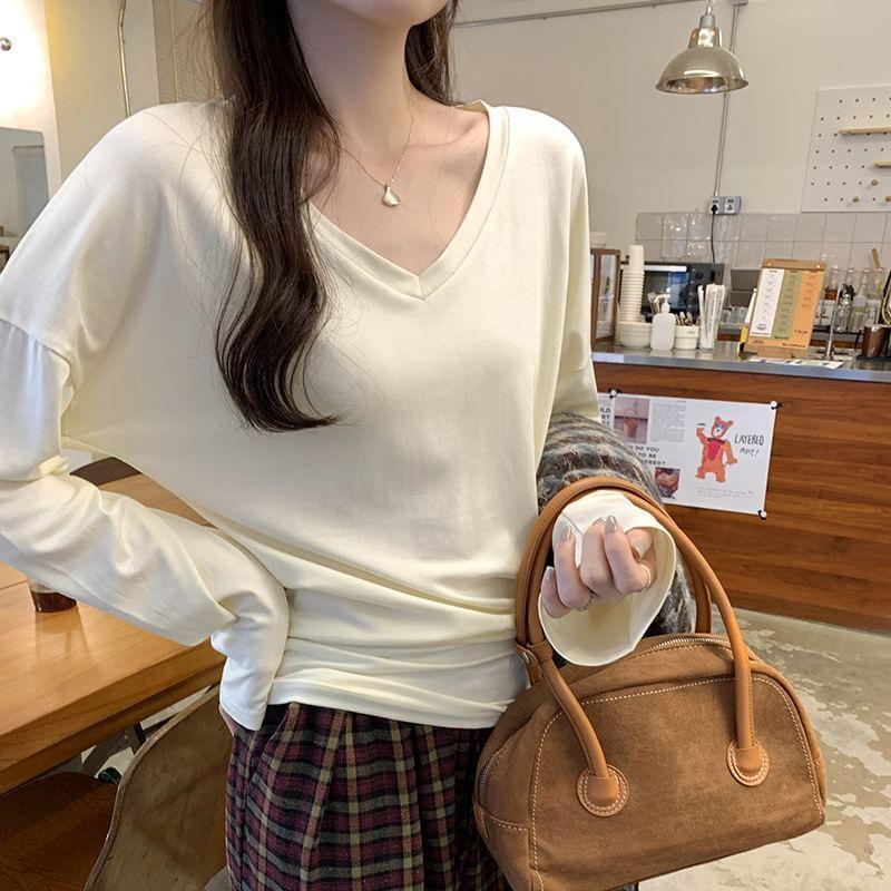 Long-Sleeve V-Neck Plain Tee Product Image