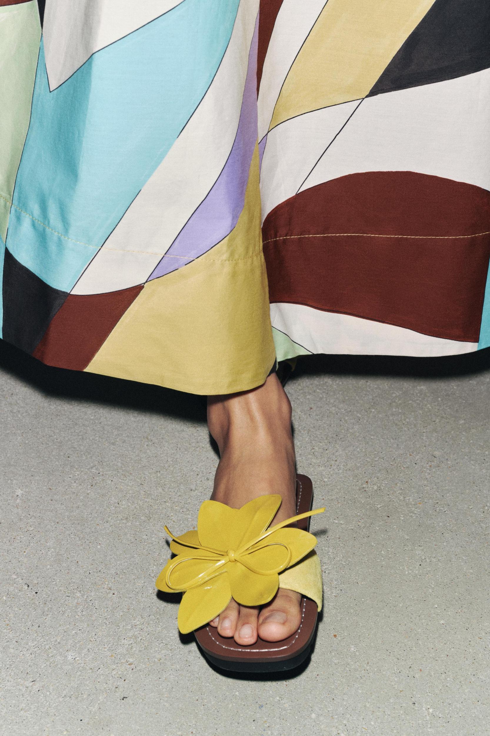 LEATHER FLORAL SANDALS Product Image