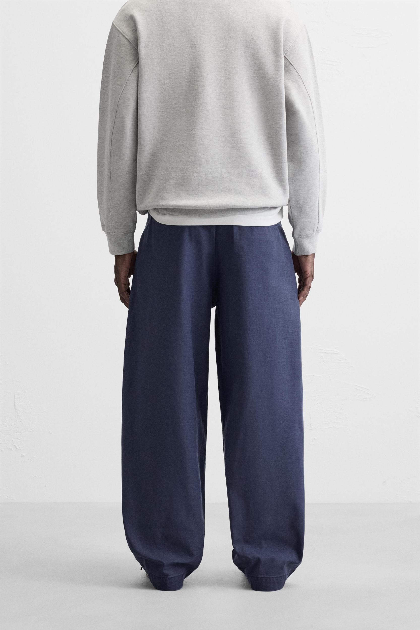 RELAXED FIT PLEATED JEANS Product Image