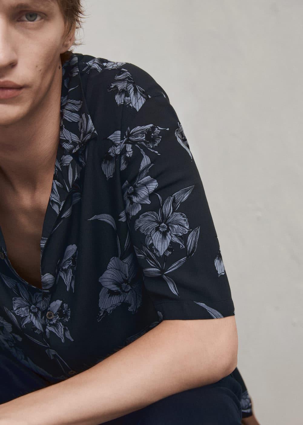 Flowy Hawaiian-print shirt - Men | MANGO USA Product Image