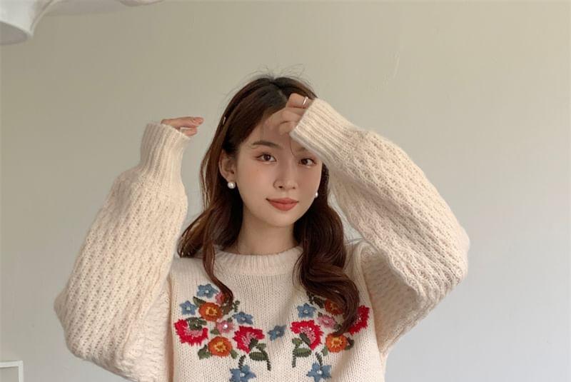 Long-Sleeve Round Neck Floral Print Sweater Product Image